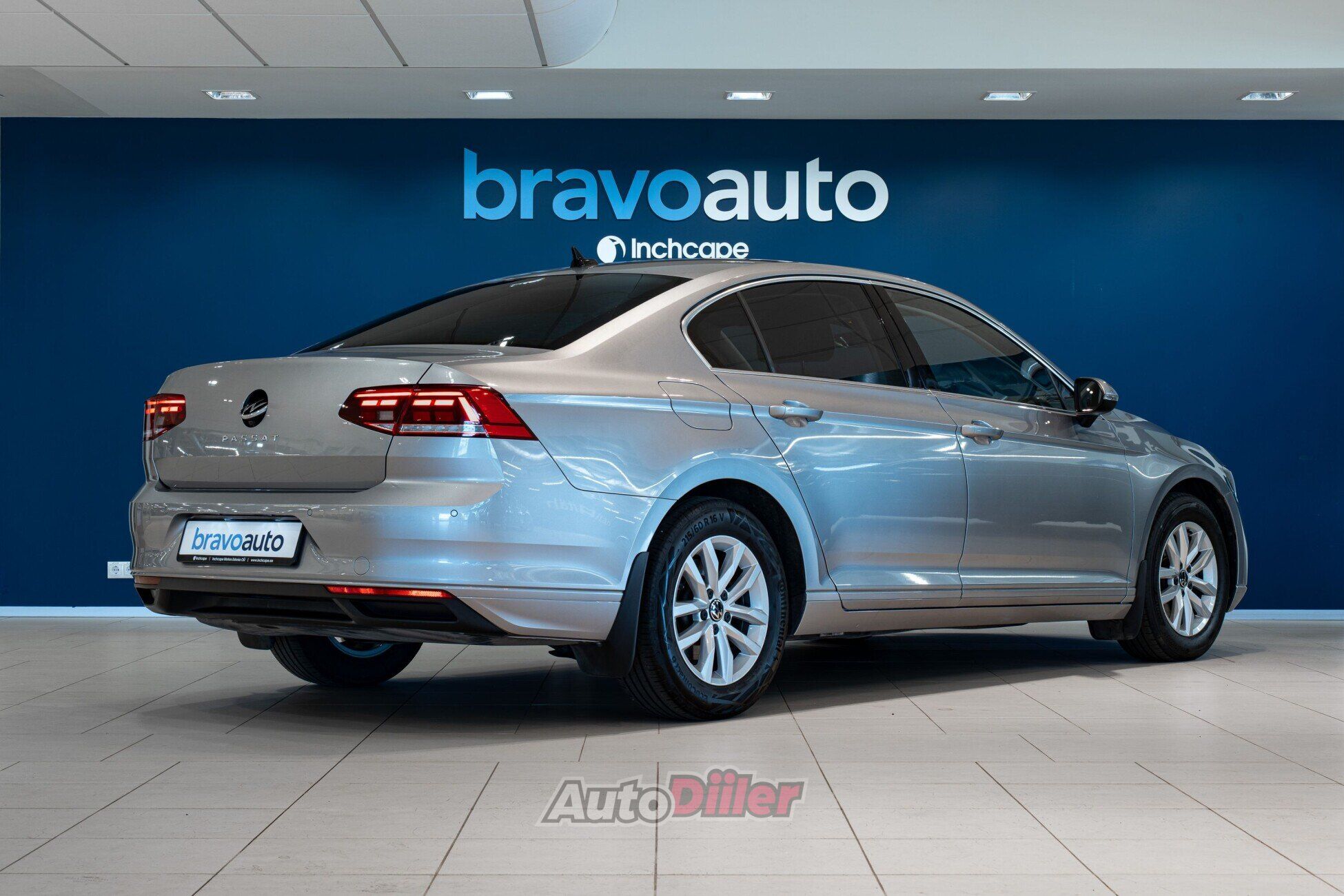 Volkswagen Passat 2022, photo 2/10