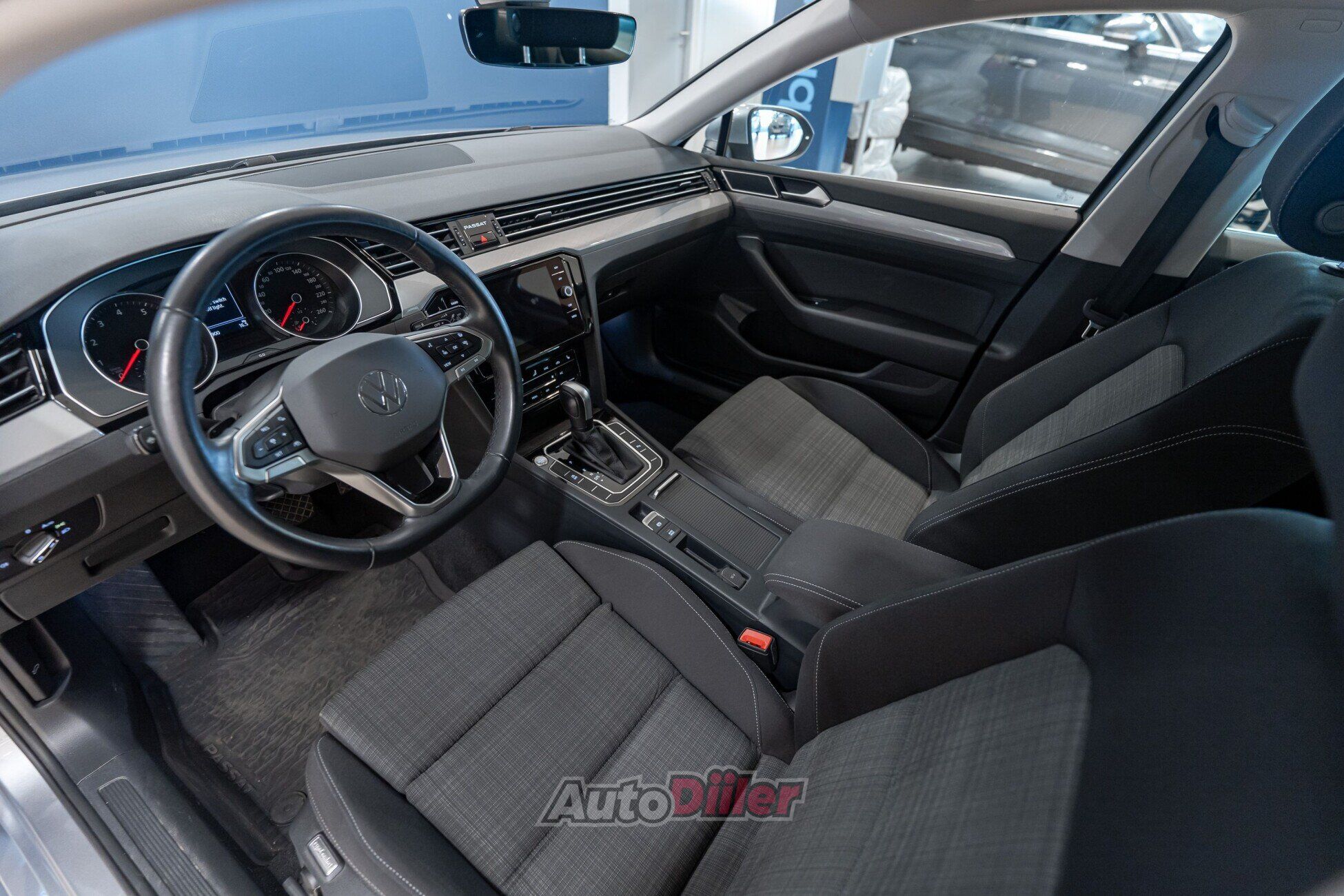 Volkswagen Passat 2022, photo 6/10