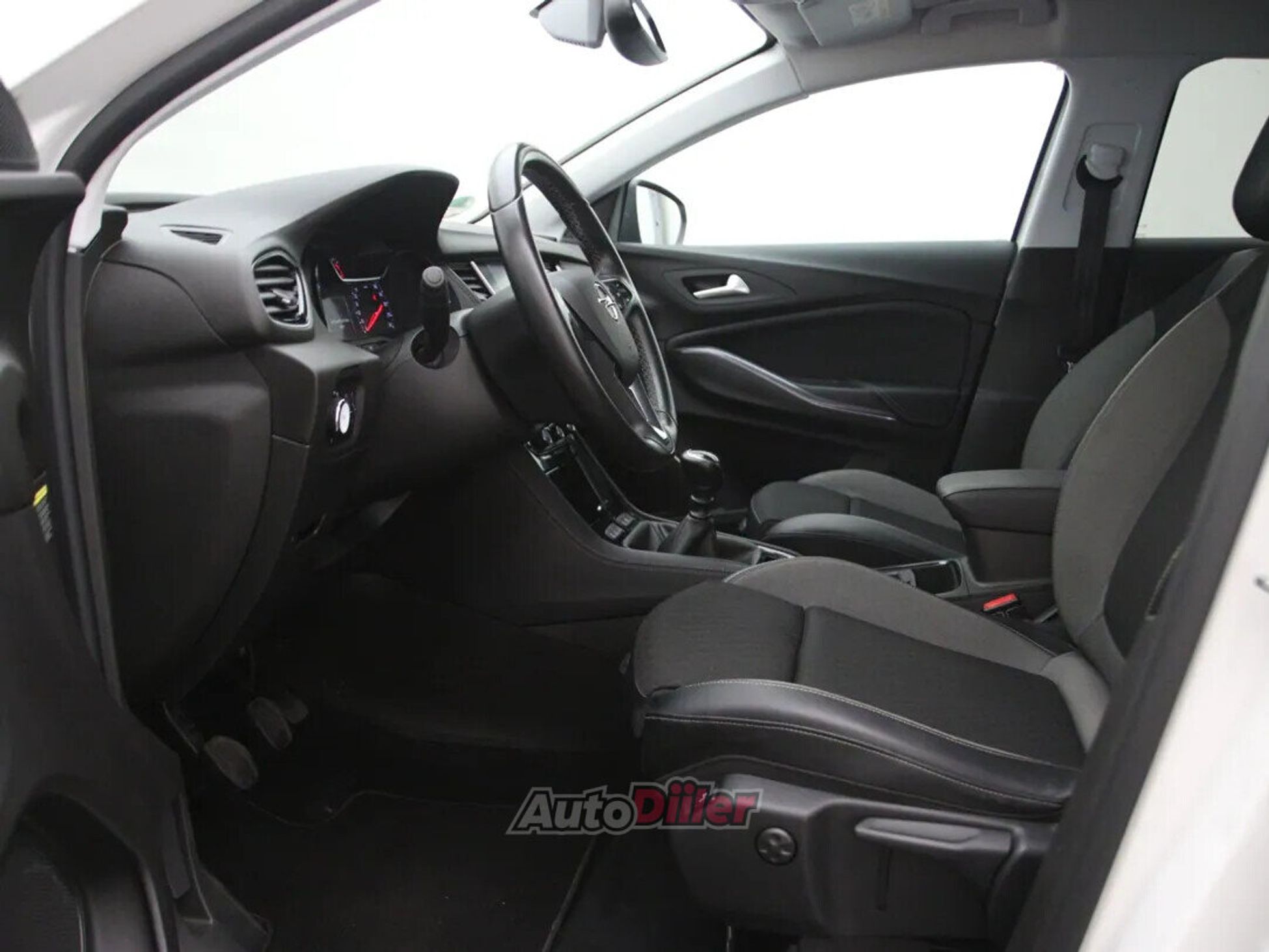 Opel Grandland X Business+ 1.2 96kW 2019, kuva 4/10