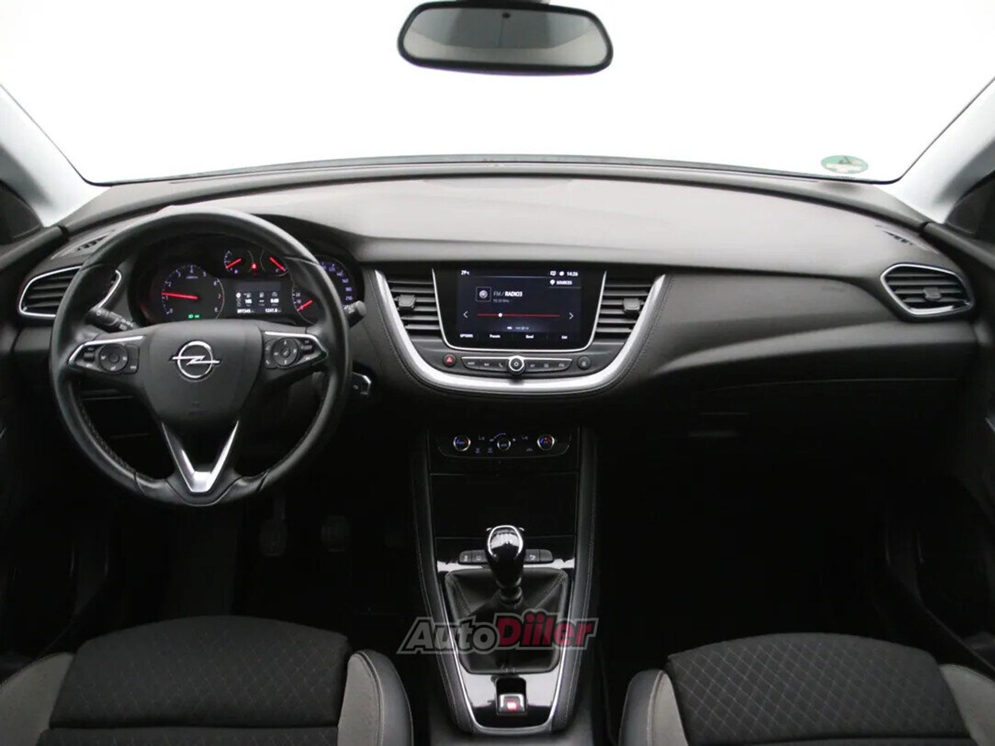Opel Grandland X Business+ 1.2 96kW 2019, kuva 2/10