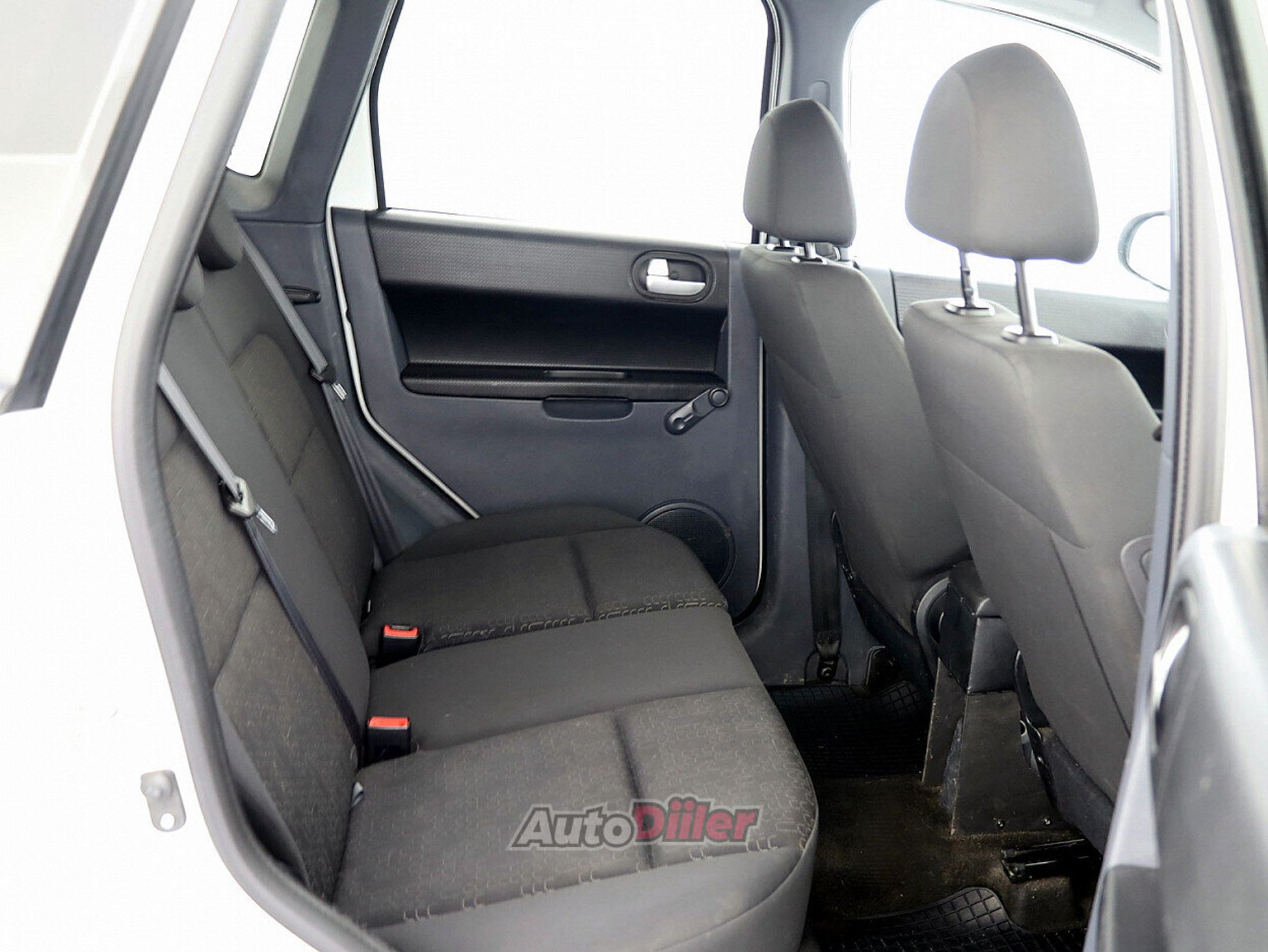 Mitsubishi Colt 1.3 70kW 2010, photo 7/7