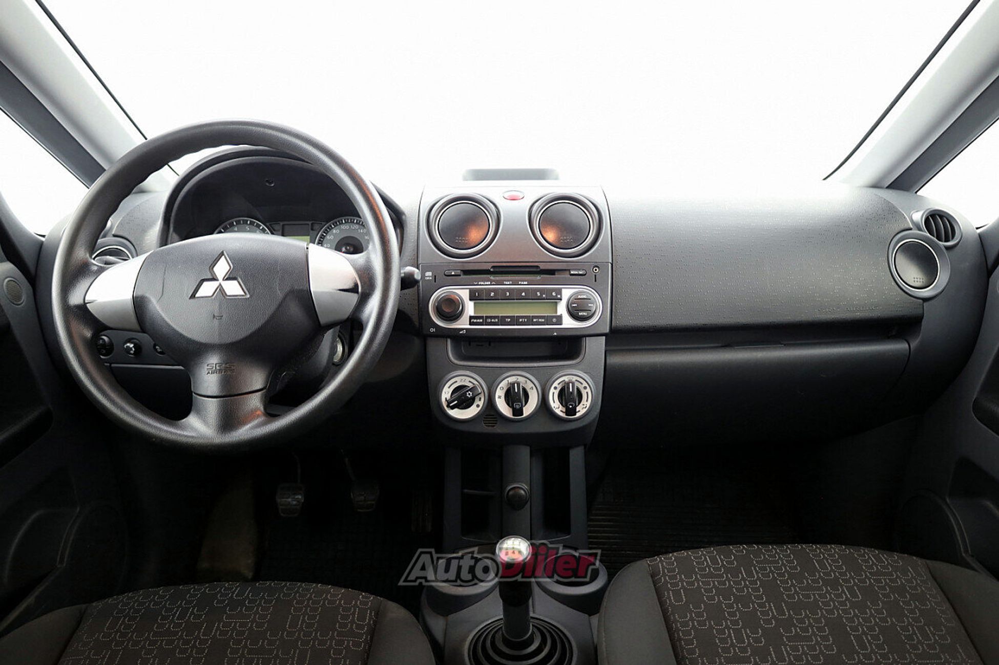 Mitsubishi Colt 1.3 70kW 2010, photo 5/7