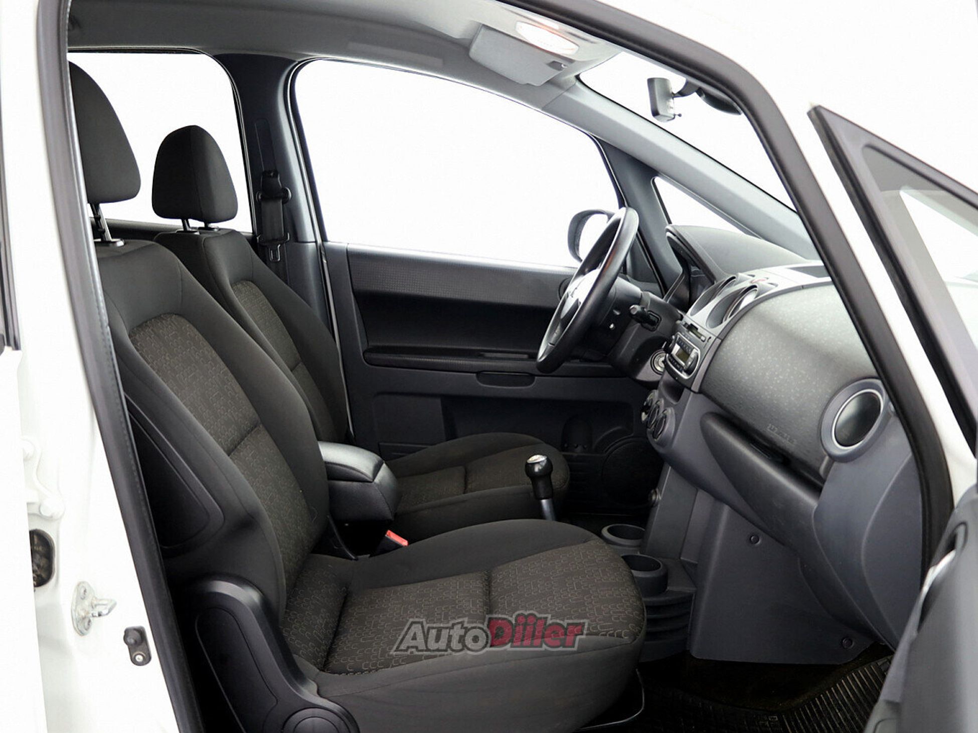 Mitsubishi Colt 1.3 70kW 2010, photo 6/7