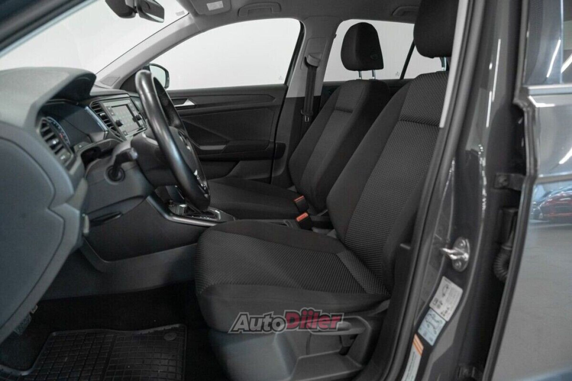 Volkswagen T-Roc 1.5 110kW 2021, photo 7/10