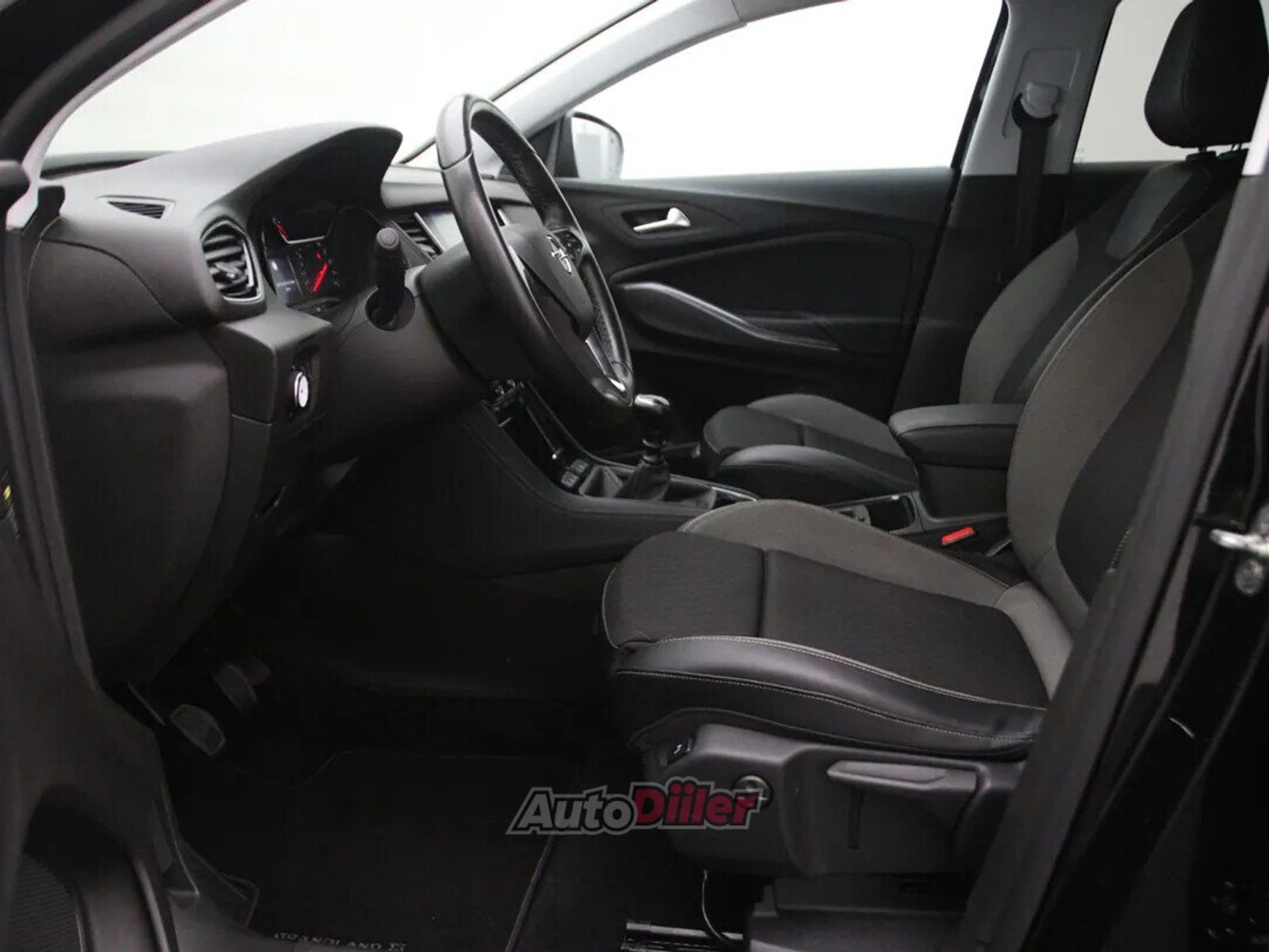 Opel Grandland X Business + 1.2 96kW 2019, photo 4/10
