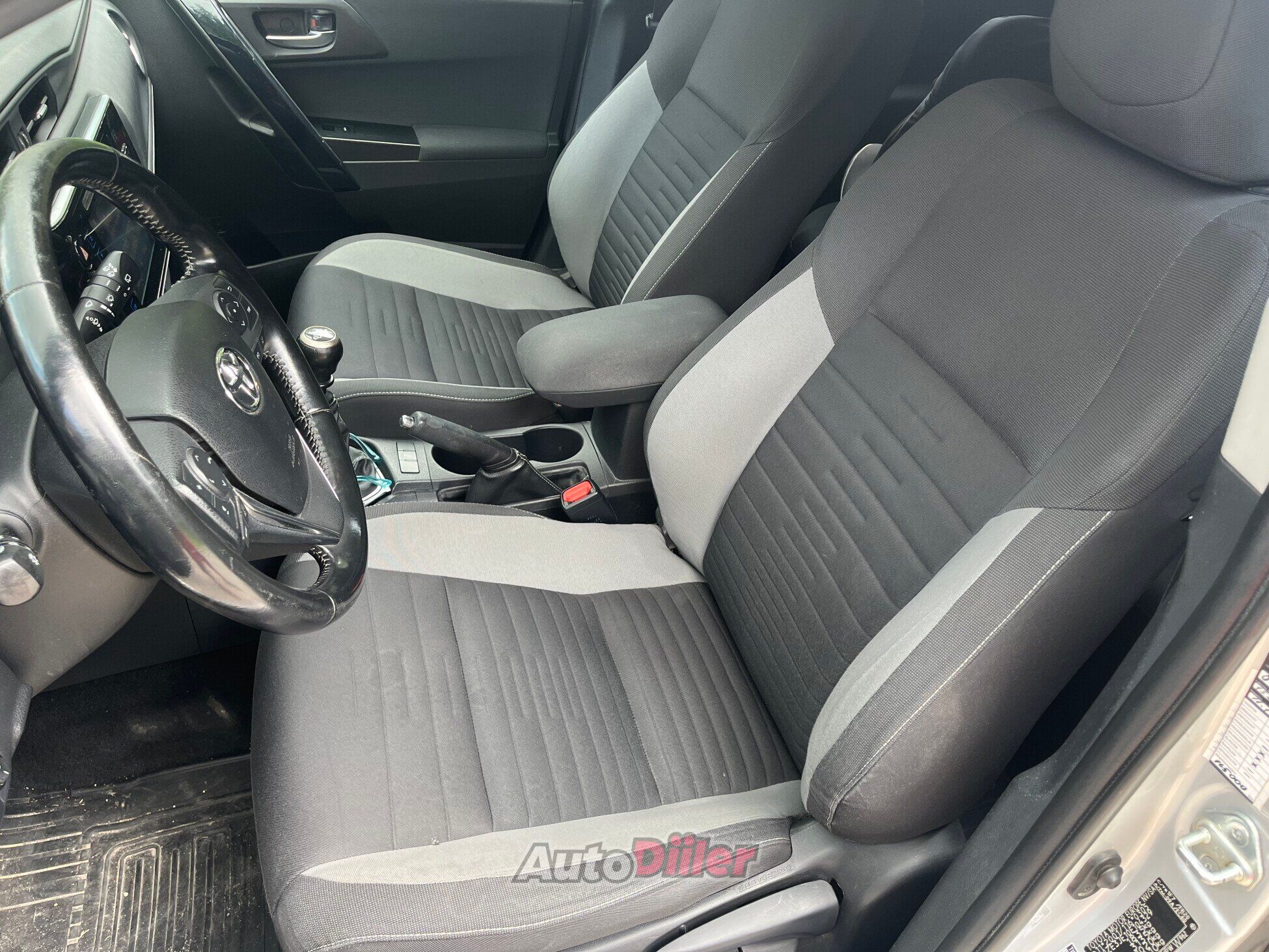 Toyota Auris 1.6 97kW 2017, photo 6/10