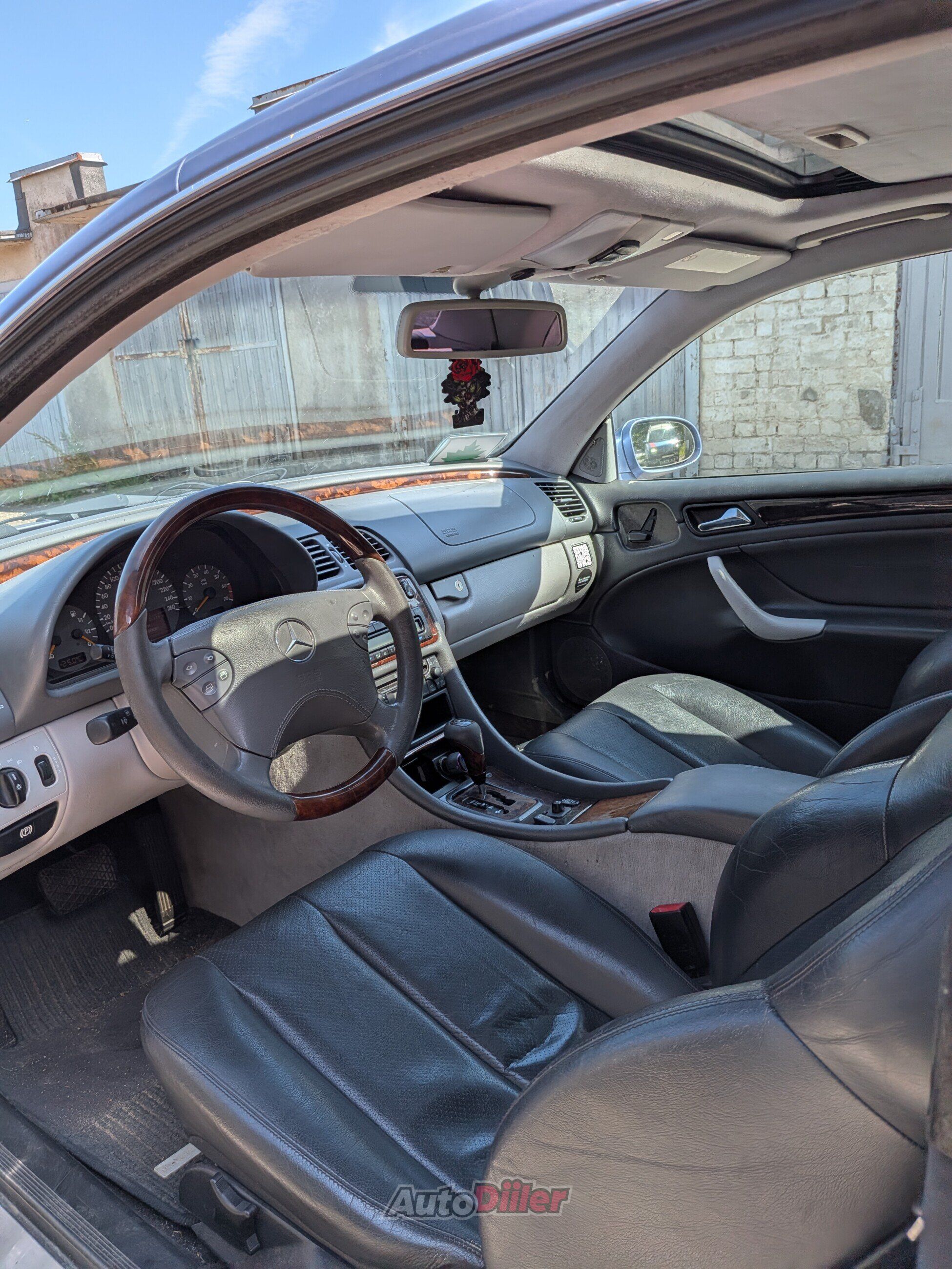Mercedes-Benz CLK 320 3.2 160kW 1999, kuva 5/6
