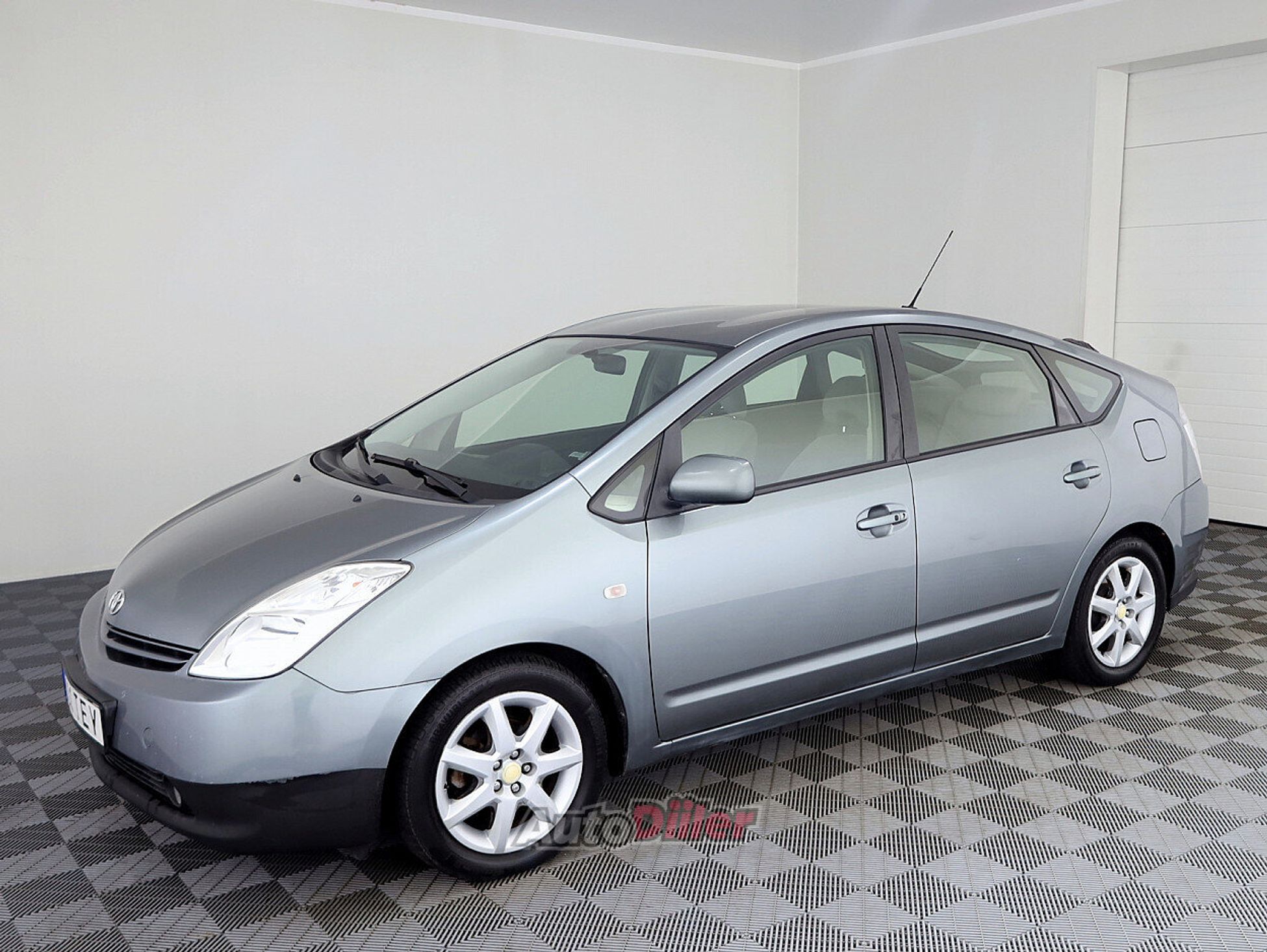 Toyota Prius 1.5 57kW 2004, kuva 2/7