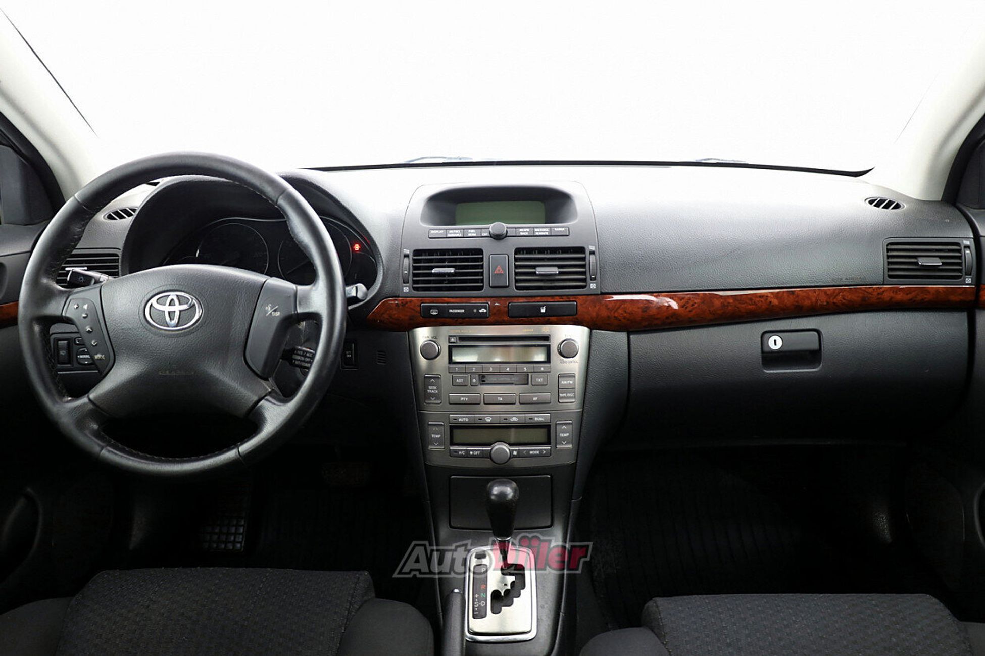 Toyota Avensis 2.0 108kW 2004, photo 5/7