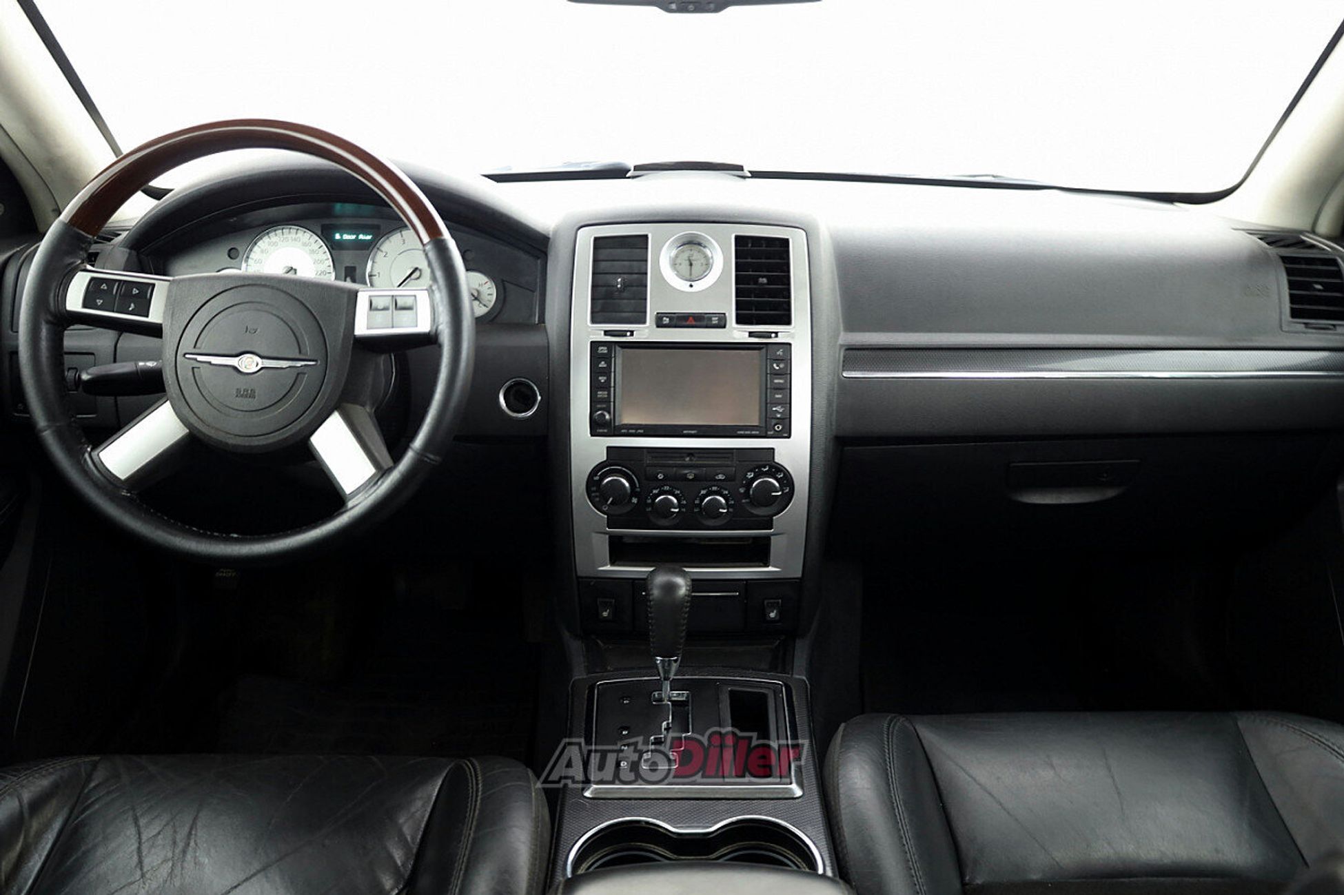Chrysler 300C 3.0 155kW 2009, photo 5/10