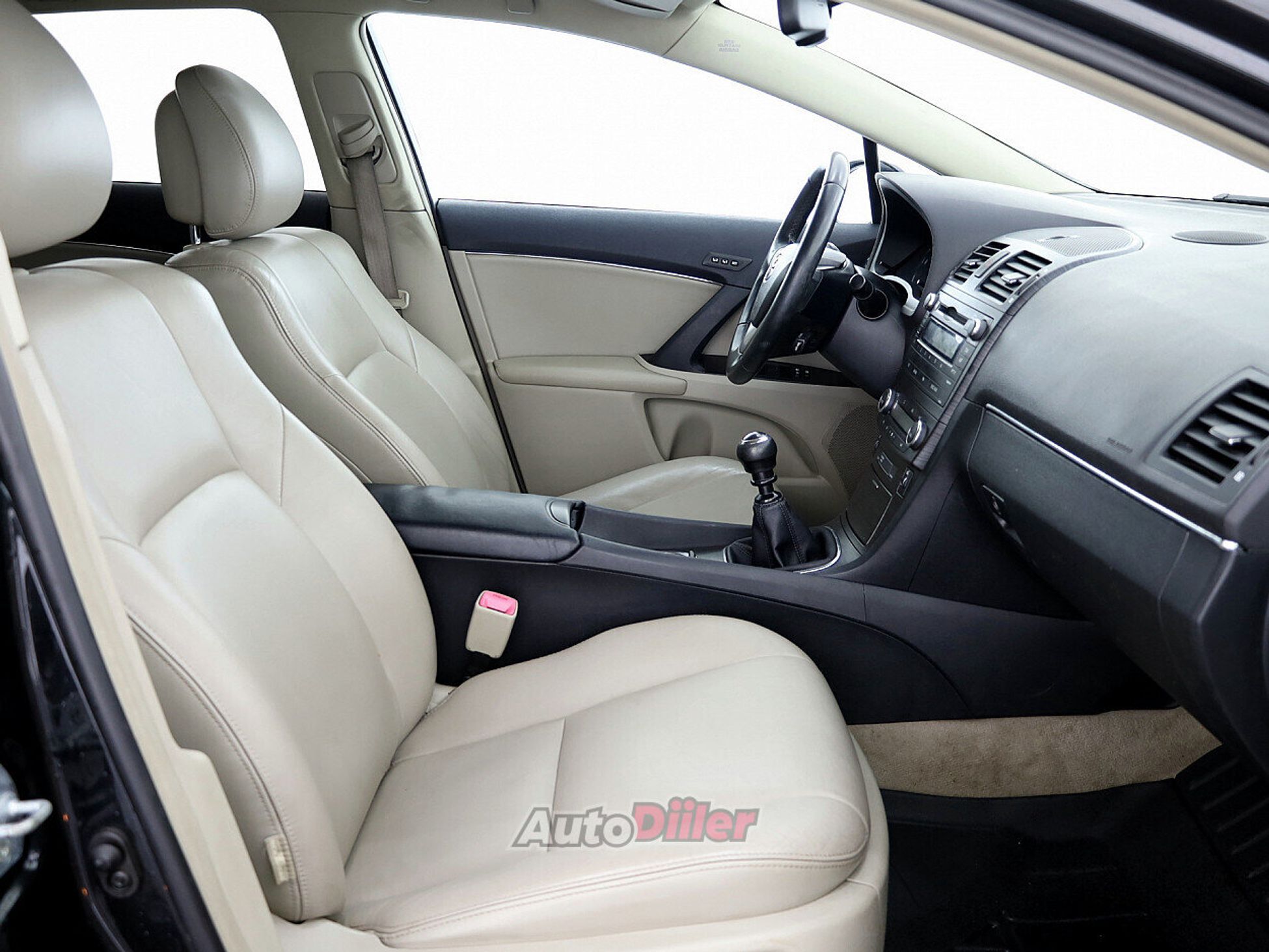 Toyota Avensis 2.2 130kW 2009, kuva 6/7