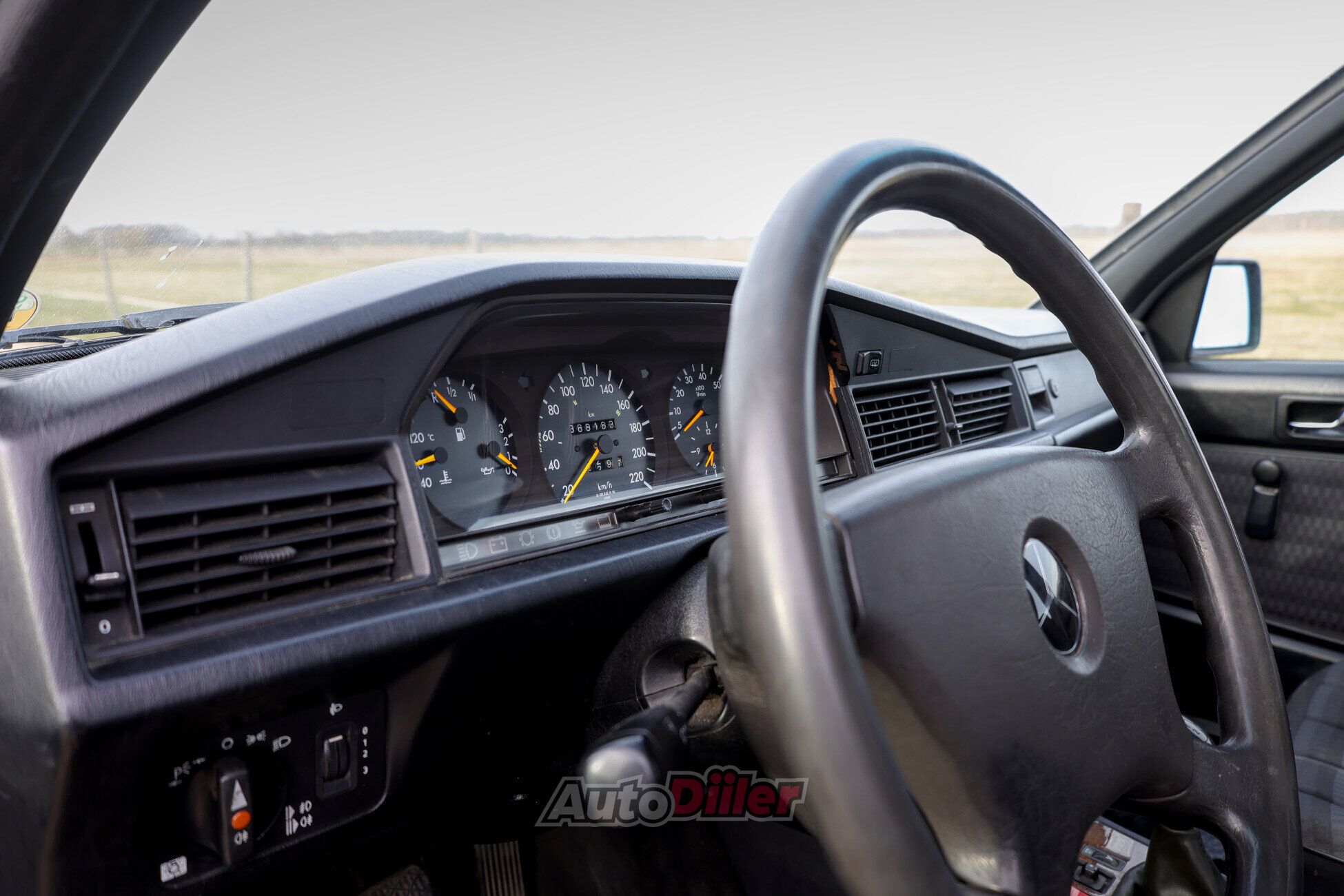 Mercedes-Benz 190 2.0 90kW 1992, photo 5/7