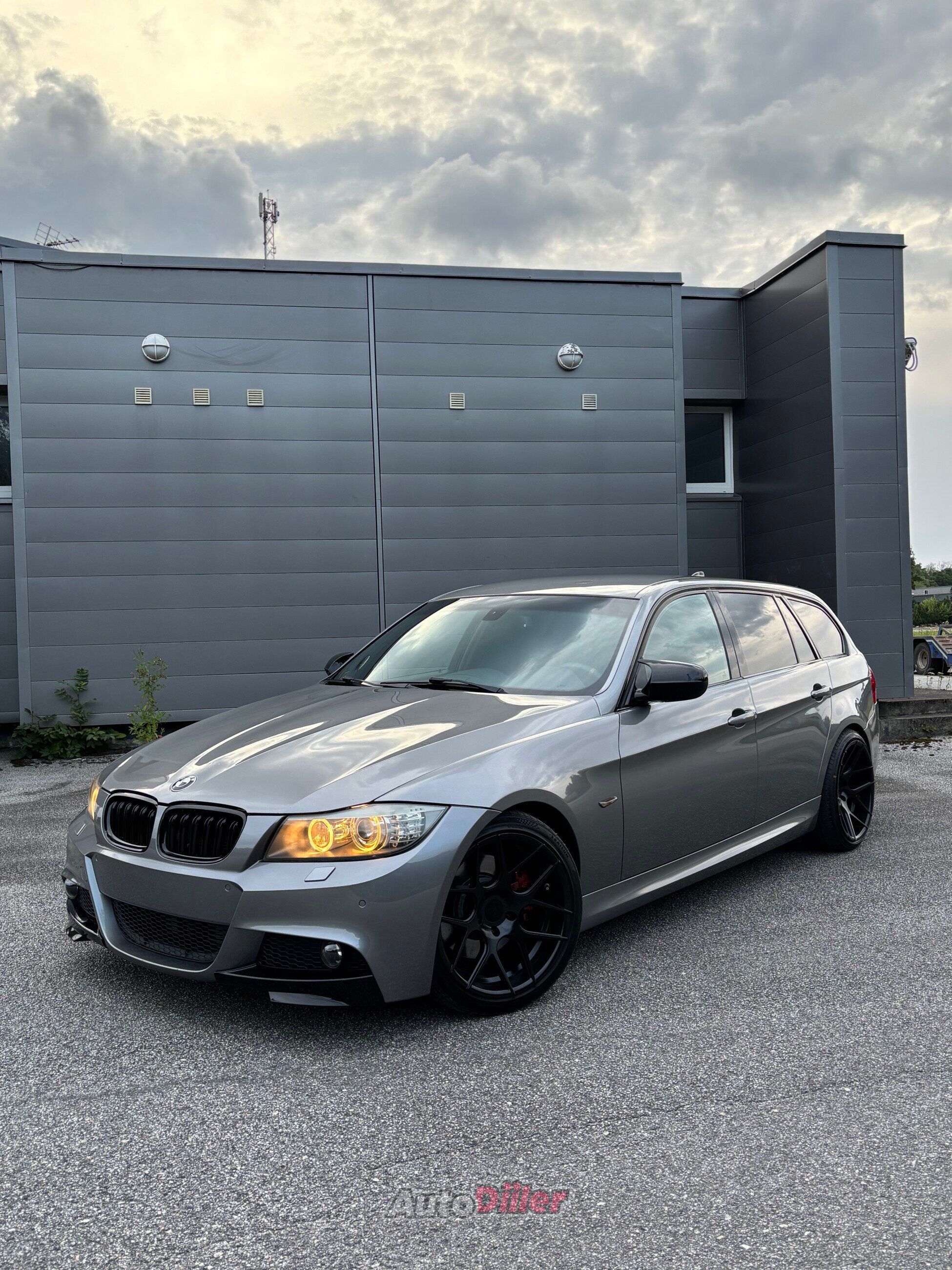 BMW 325 3.0 150kW 2010, photo 2/10