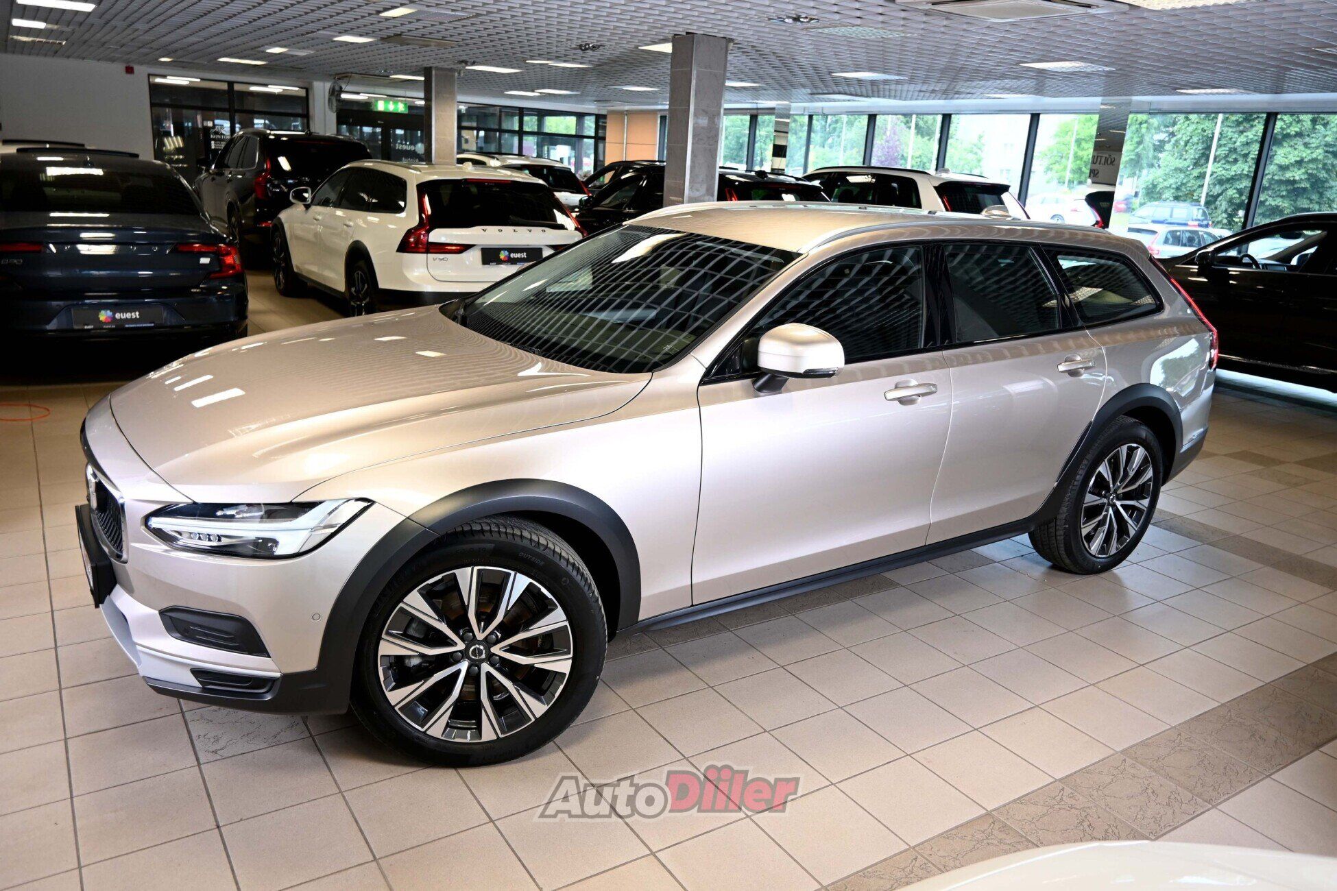 Volvo V90 Cross Country 2022, photo 6/10