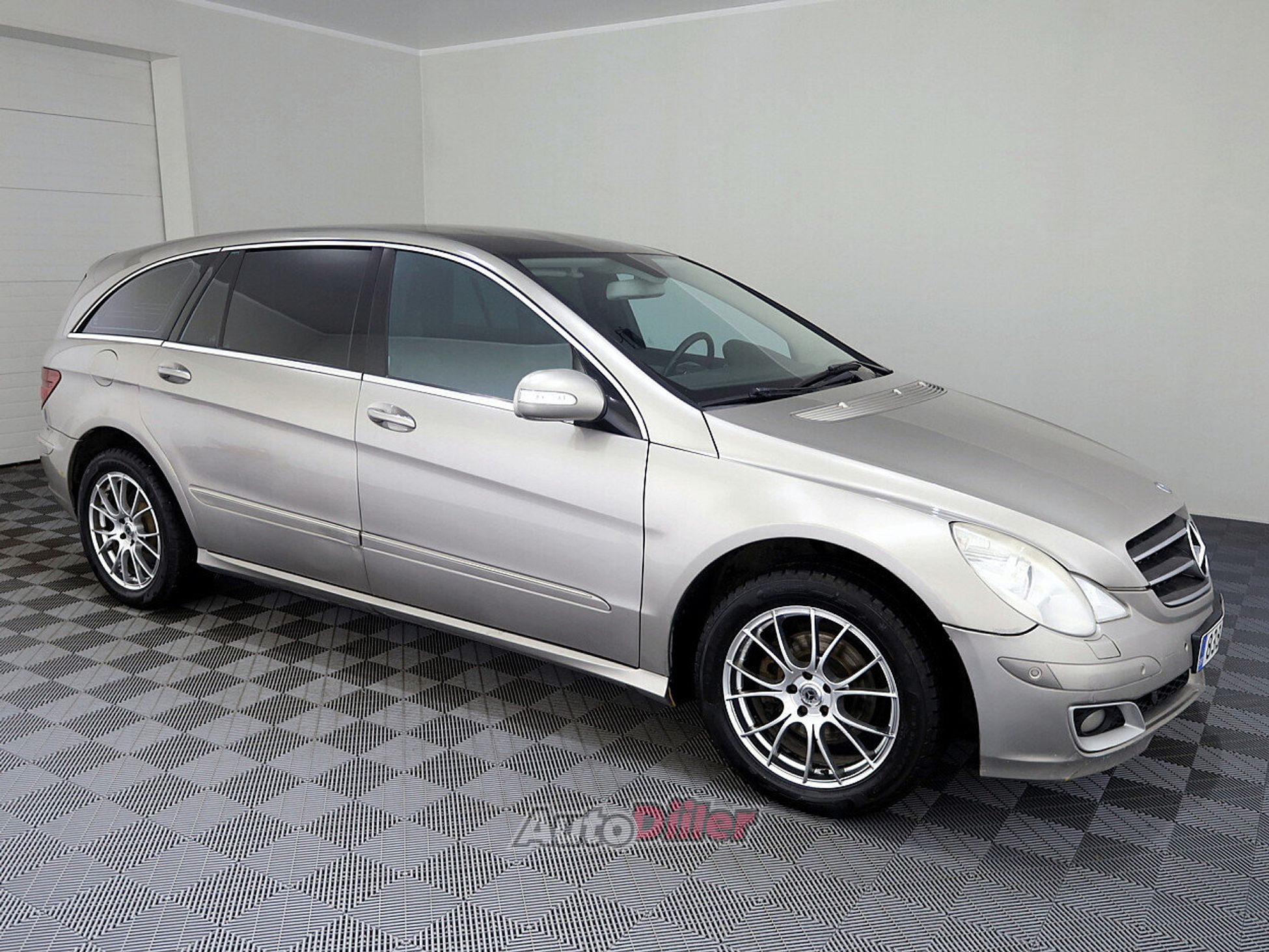 Mercedes-Benz R 320