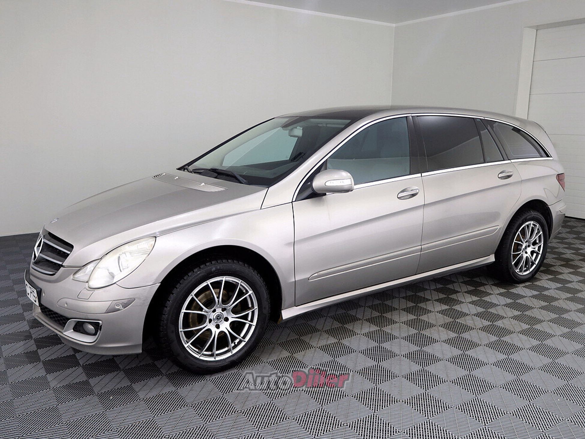 Mercedes-Benz R 320 3.0 165kW 2007, kuva 2/8