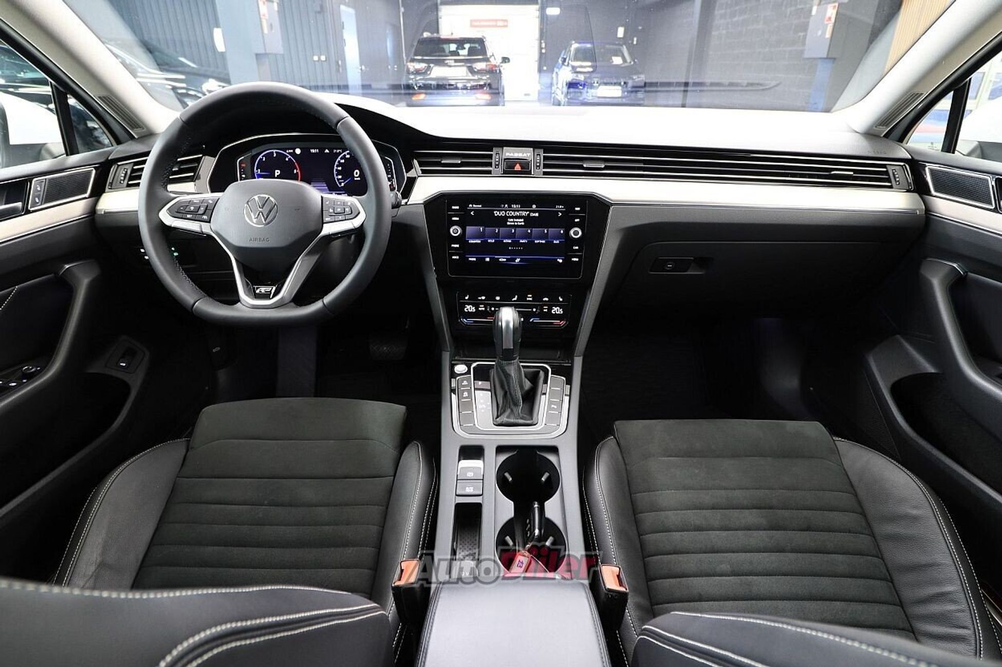 Volkswagen Passat 2022, photo 7/10