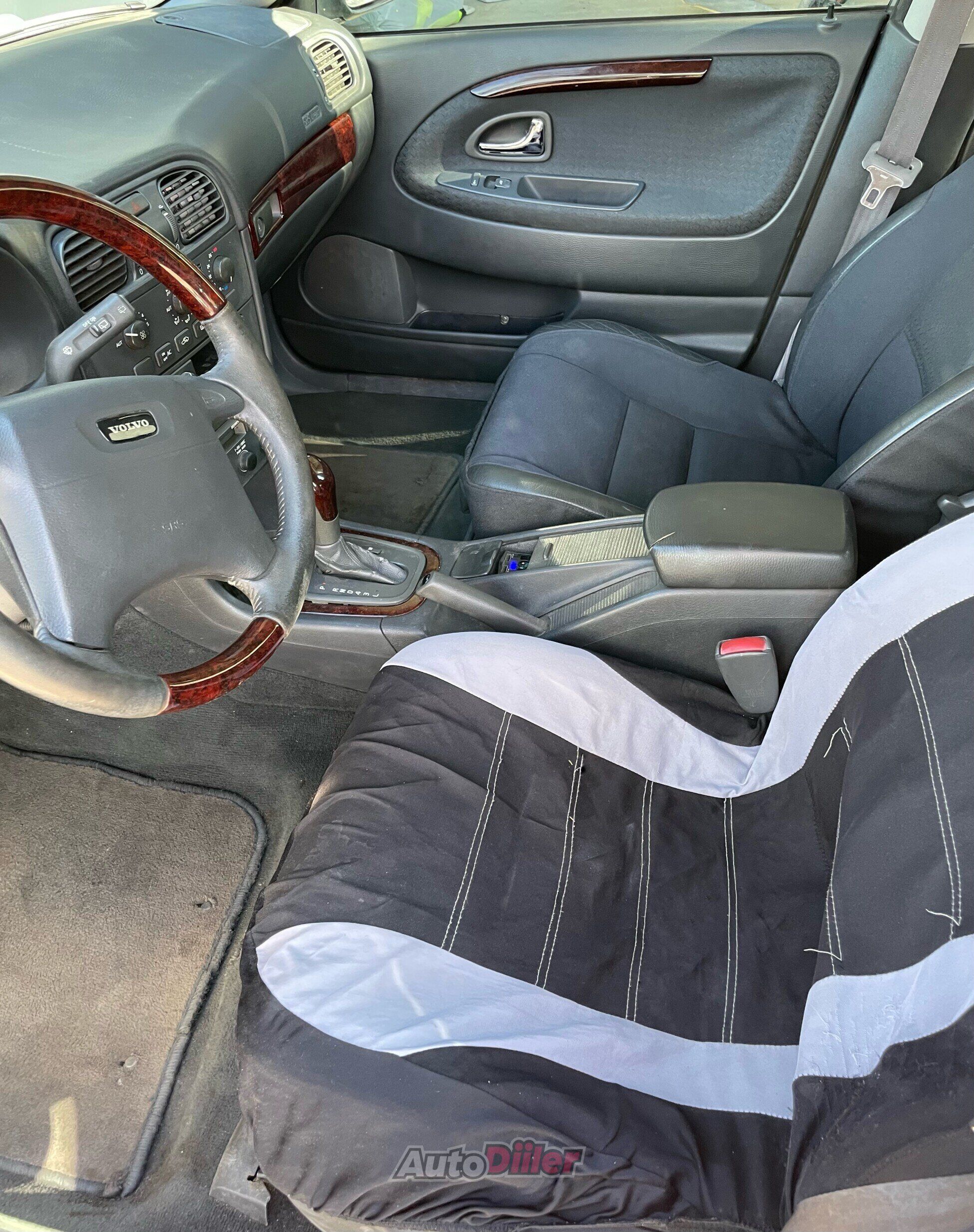 Volvo V40 1.9 100kW 2001, kuva 2/9