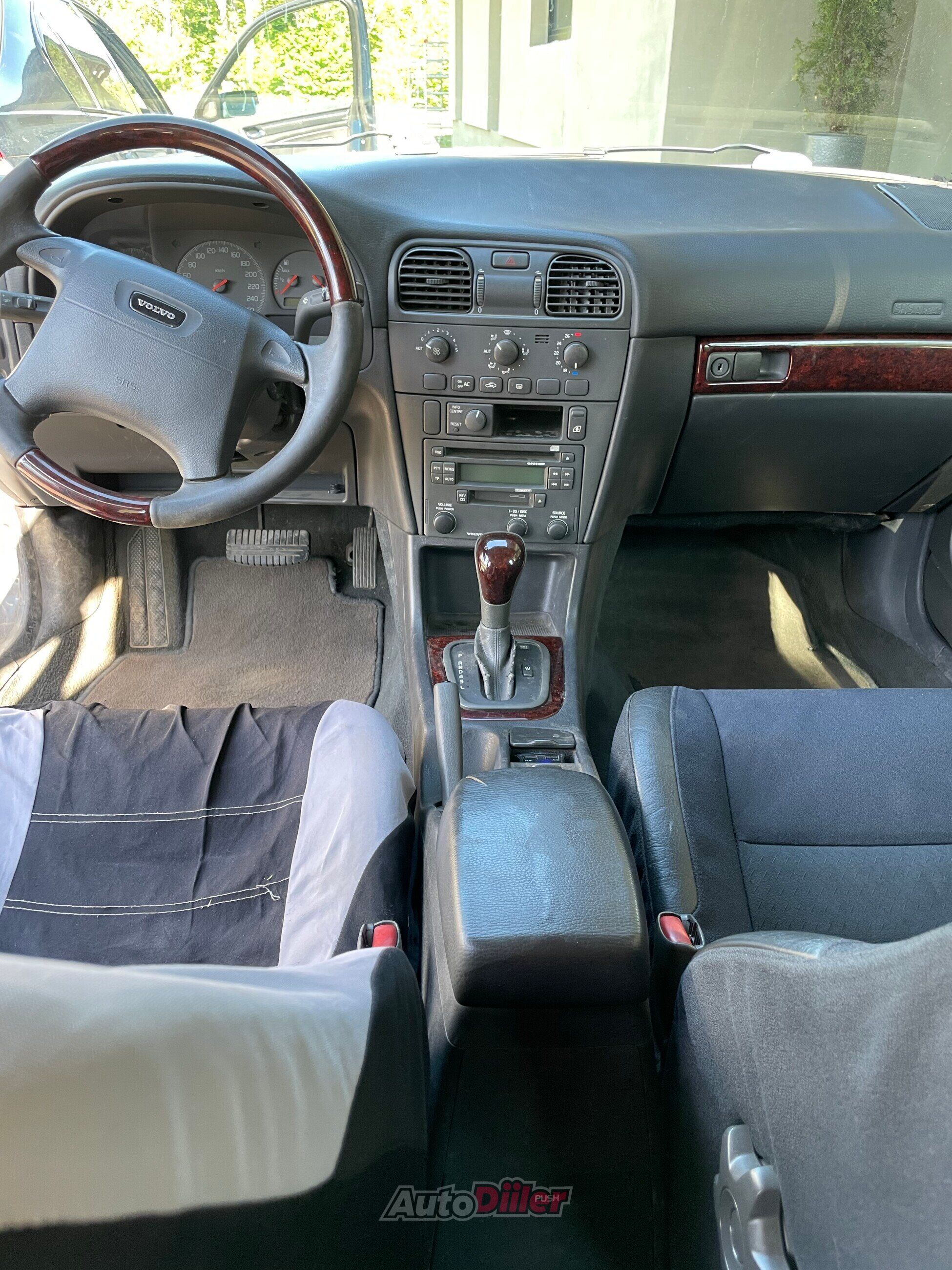 Volvo V40 1.9 100kW 2001, kuva 3/9