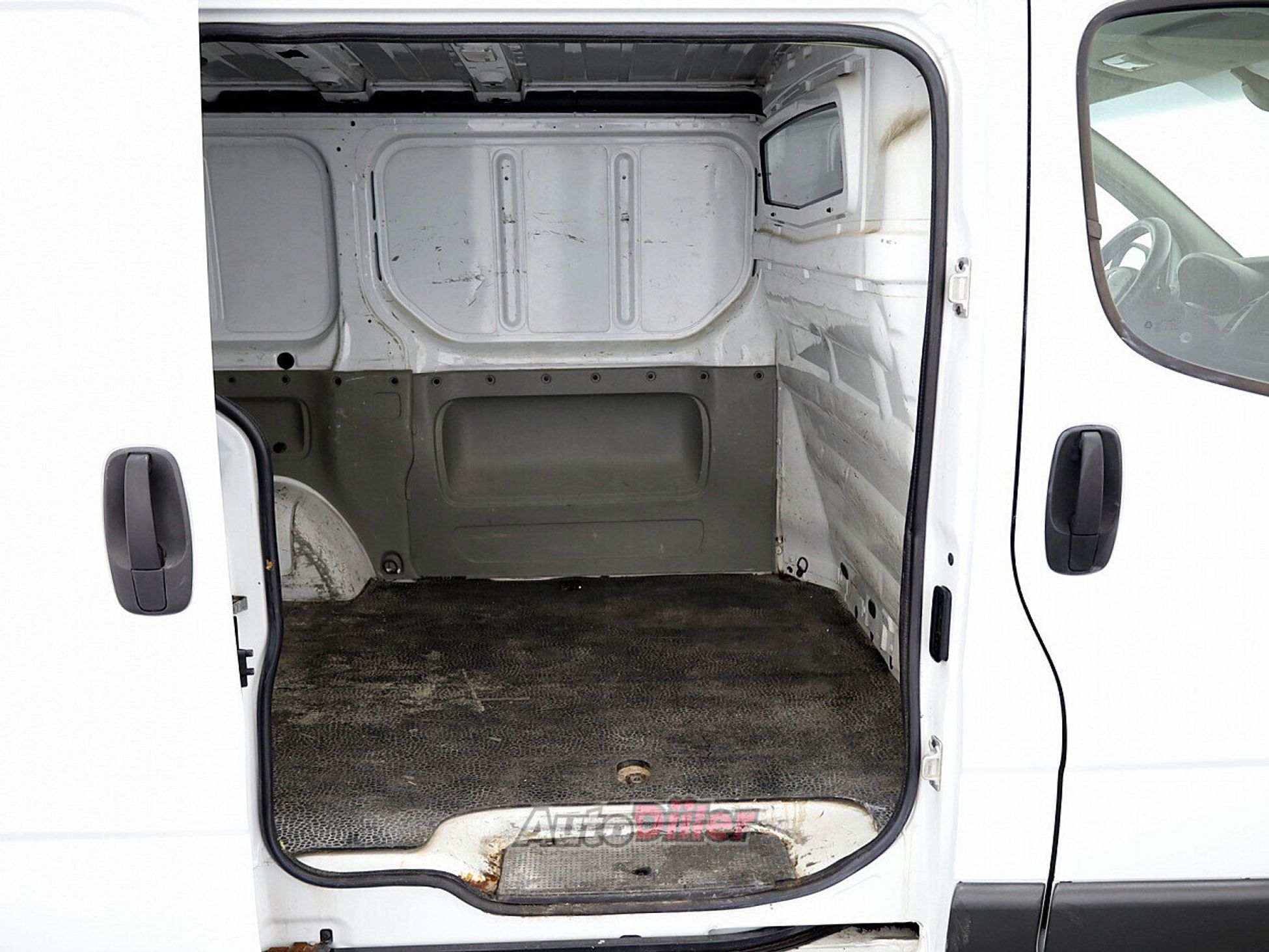 Renault Trafic 2.0 84kW 2011, kuva 7/8
