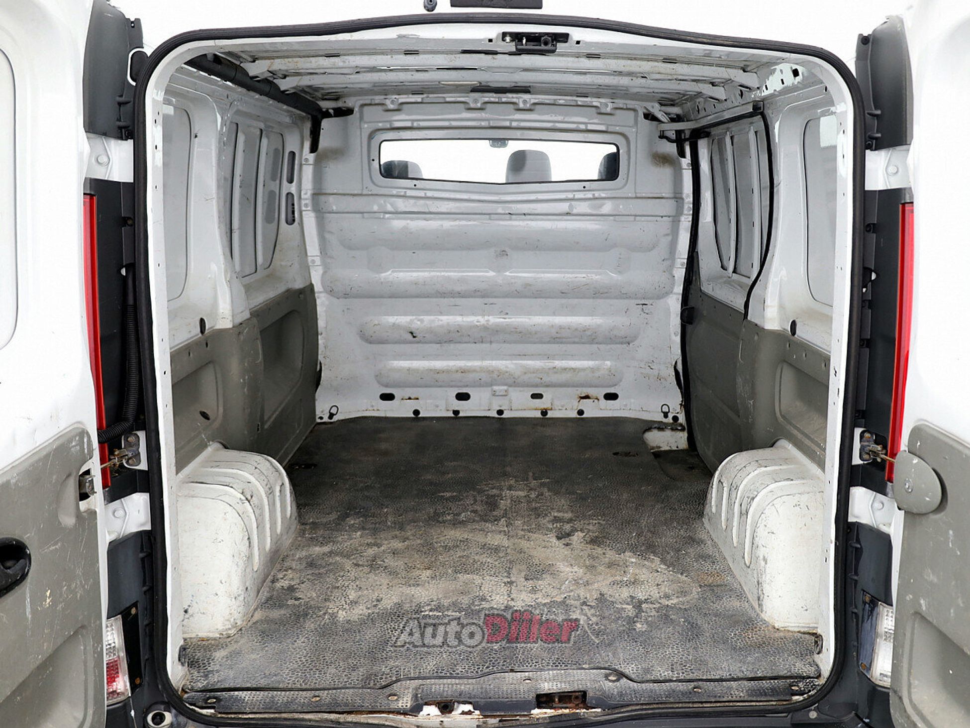 Renault Trafic 2.0 84kW 2011, kuva 8/8