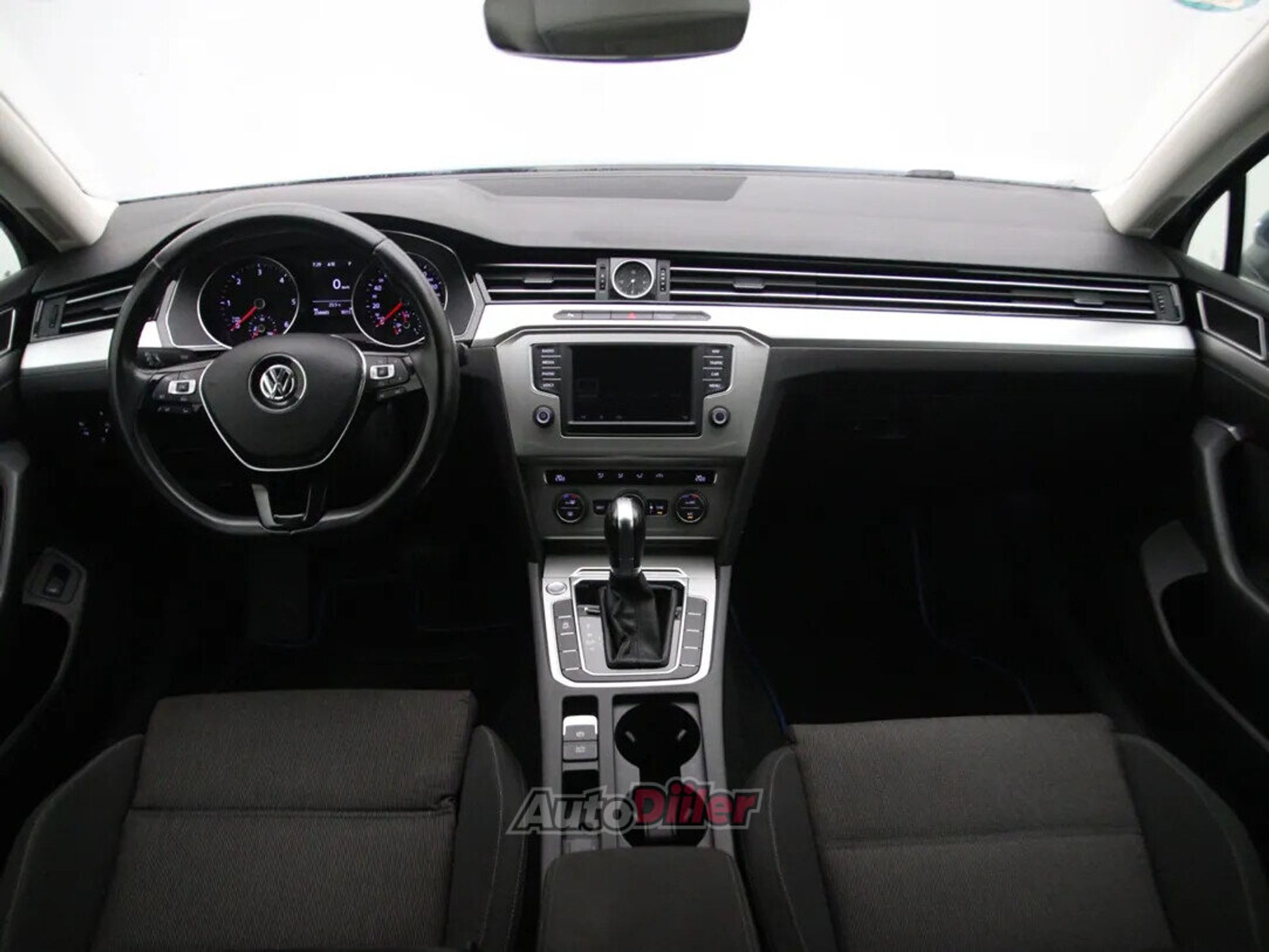 Volkswagen Passat Comfortline 1.6 88kW 2017, kuva 2/10