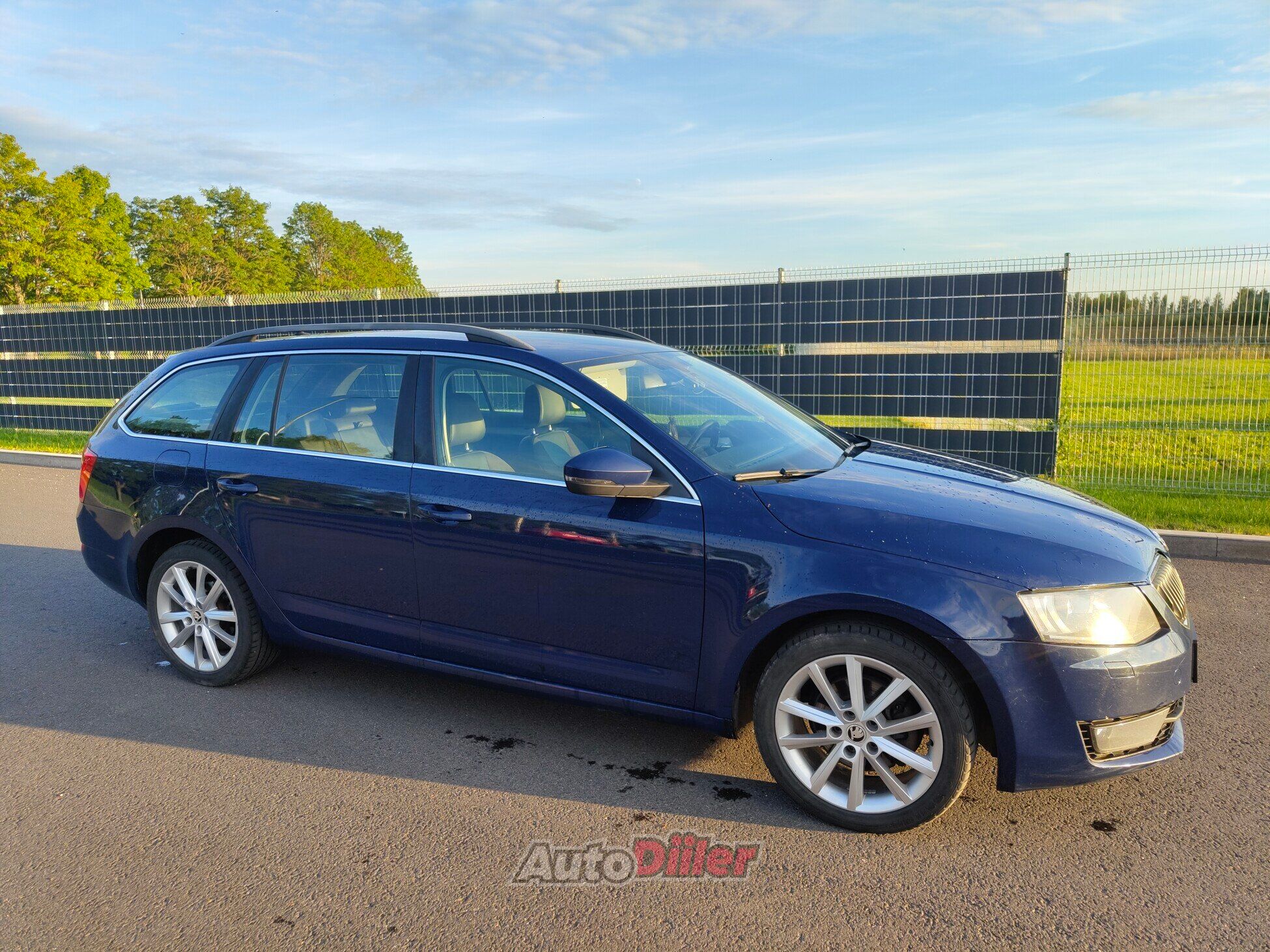Skoda Octavia Combi Elegance 1.6 77kW 2013, kuva 2/7