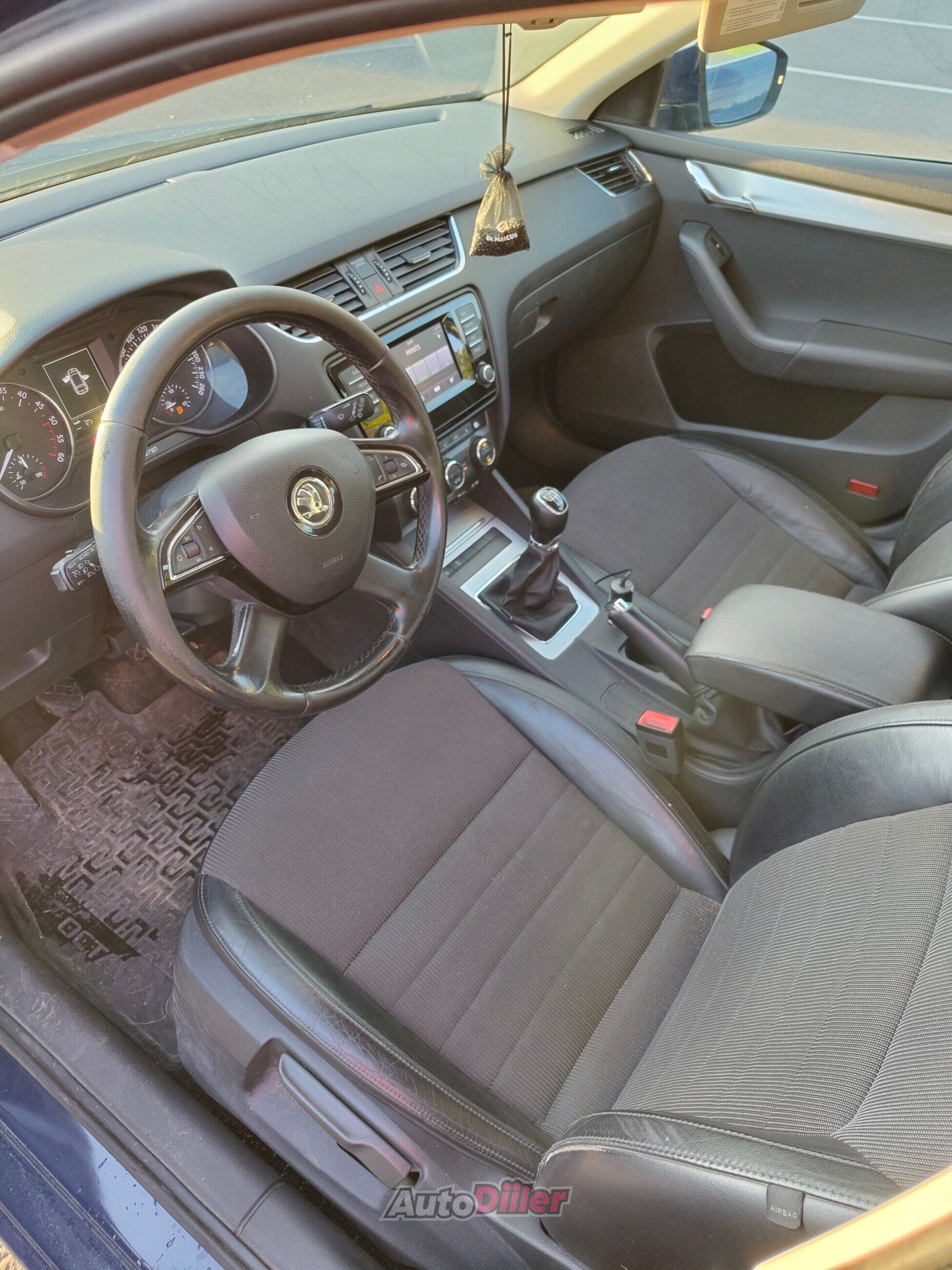 Skoda Octavia Combi Elegance 1.6 77kW 2013, kuva 6/7