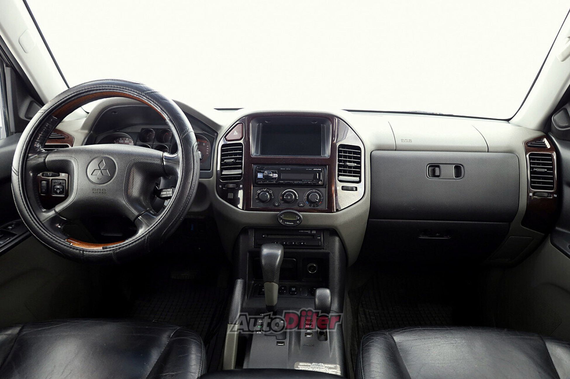 Mitsubishi Pajero 3.2 121kW 2000, photo 5/8