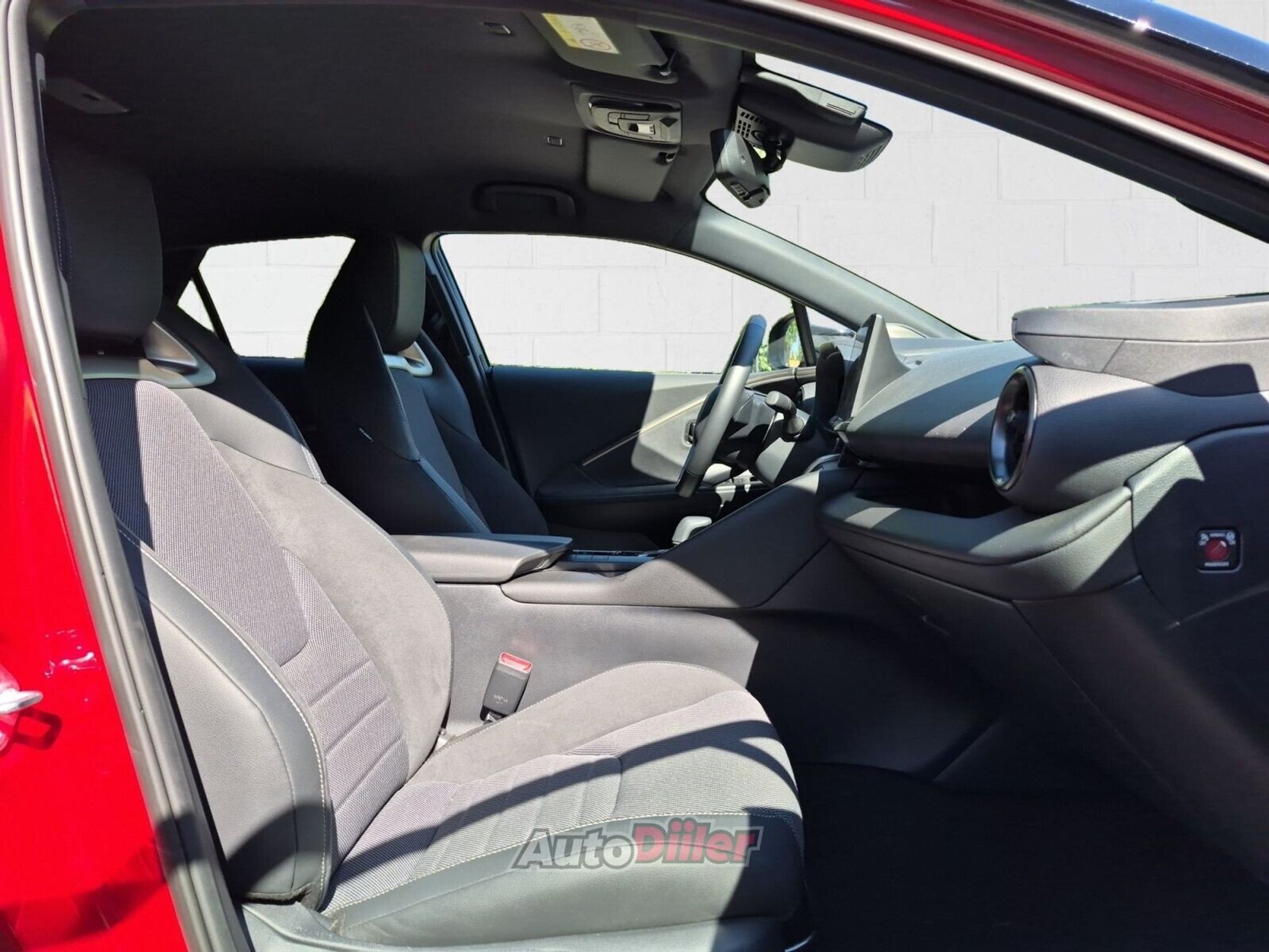Toyota C-HR Luxry 1.8 FWD 72 kW 1.8 72kW 2025, photo 6/10