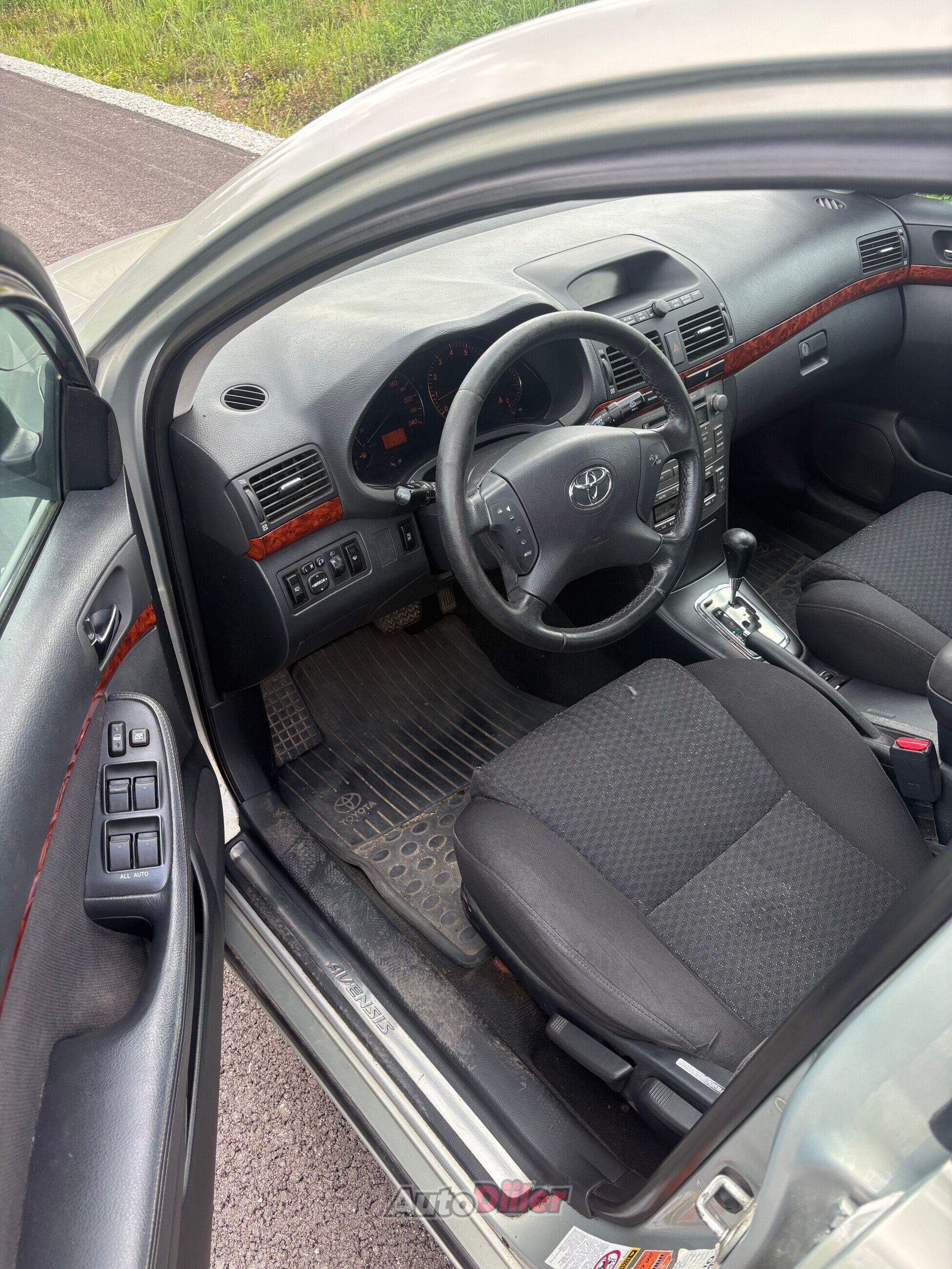 Toyota Avensis 2.0 108kW 2005, photo 6/8