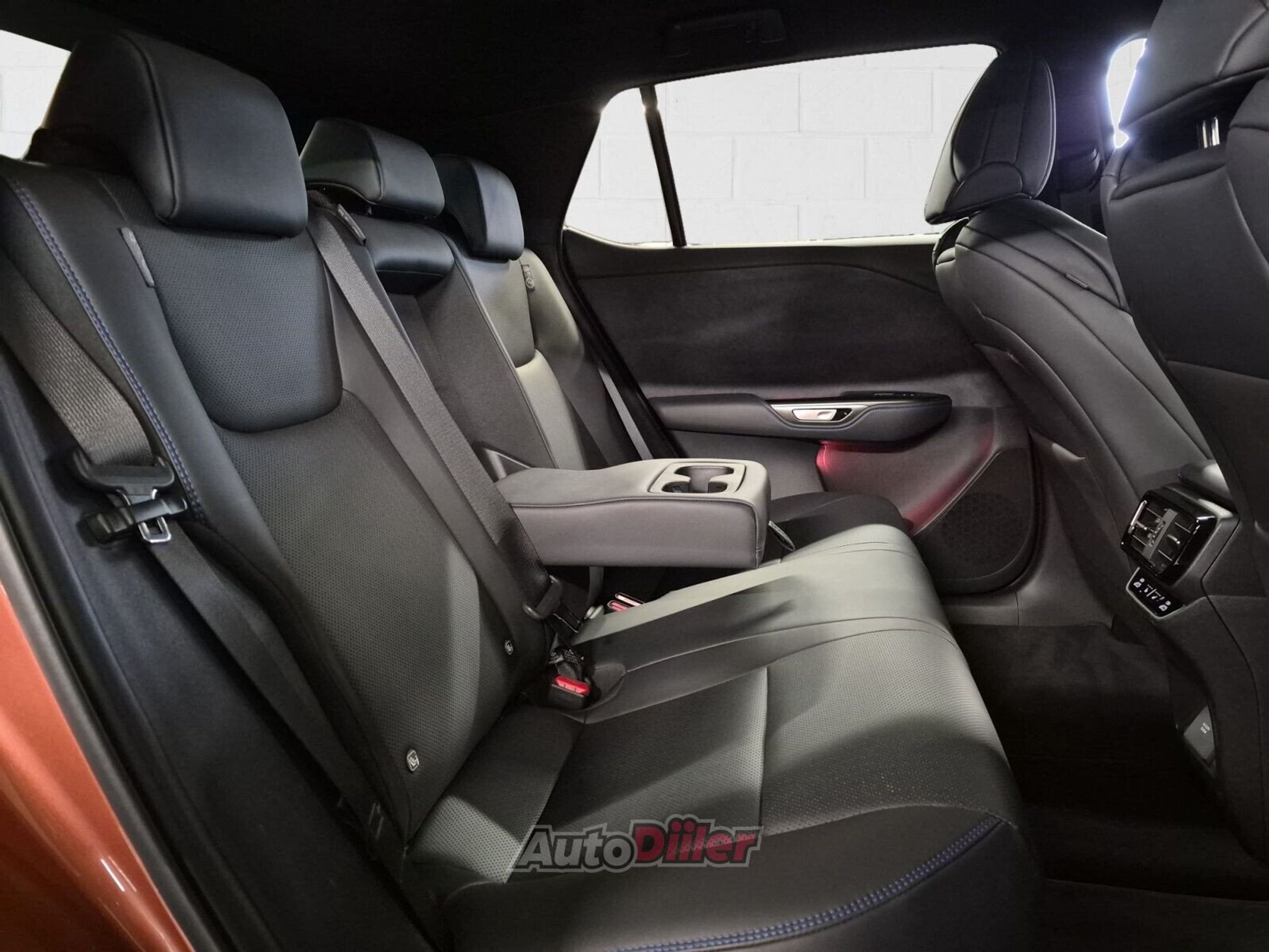 Lexus RZ 550 2026, photo 7/10