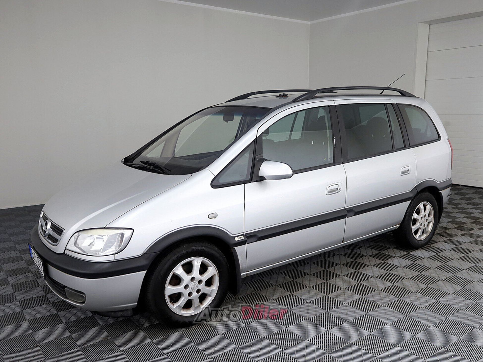 Opel Zafira 2.2 108kW 2003, kuva 2/8