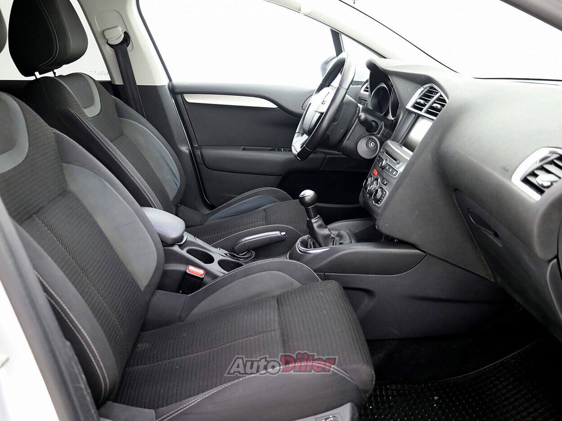 Citroen C4 1.2 81kW 2015, photo 6/7