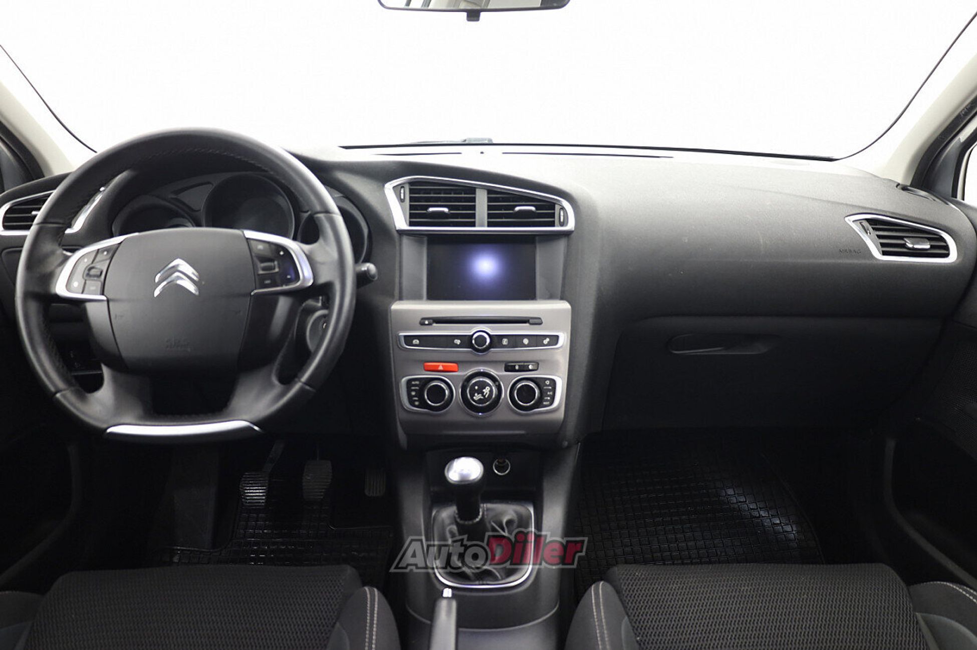 Citroen C4 1.2 81kW 2015, photo 5/7