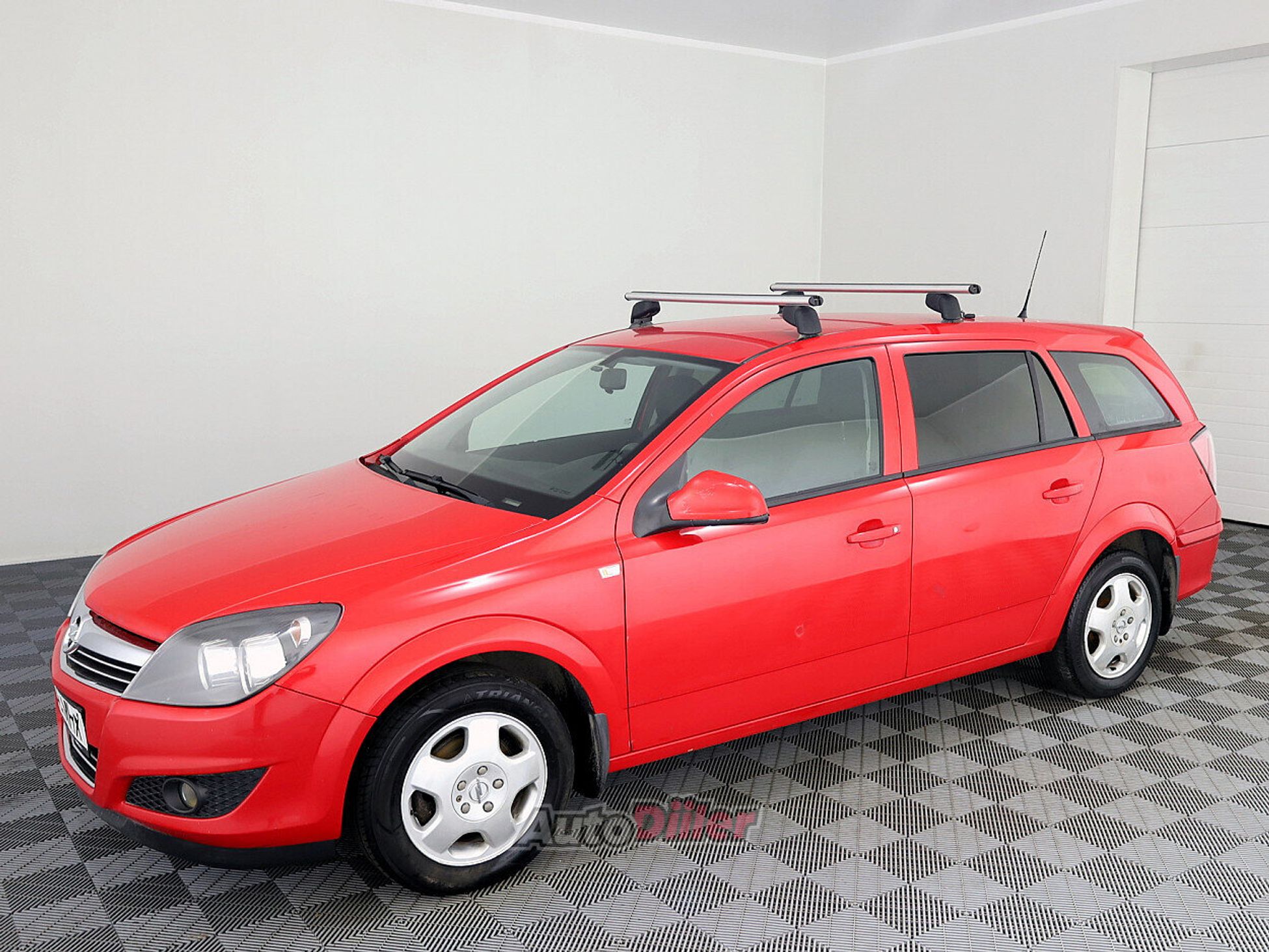 Opel Astra 1.6 85kW 2013, kuva 2/7