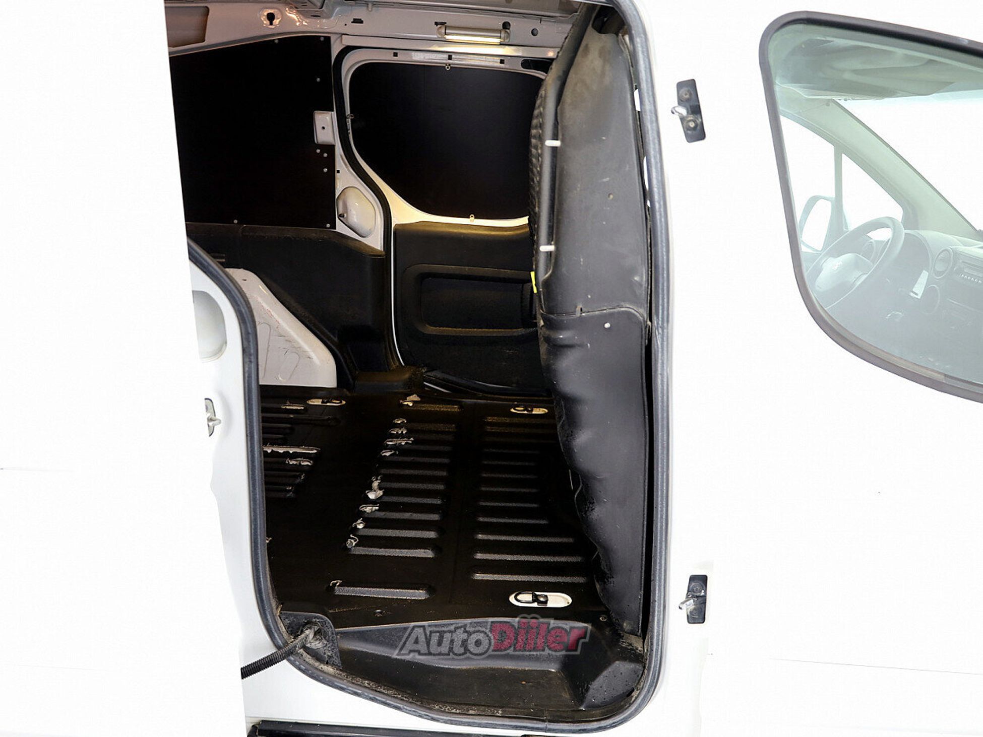 Peugeot Partner 1.6 55kW 2018, kuva 7/8