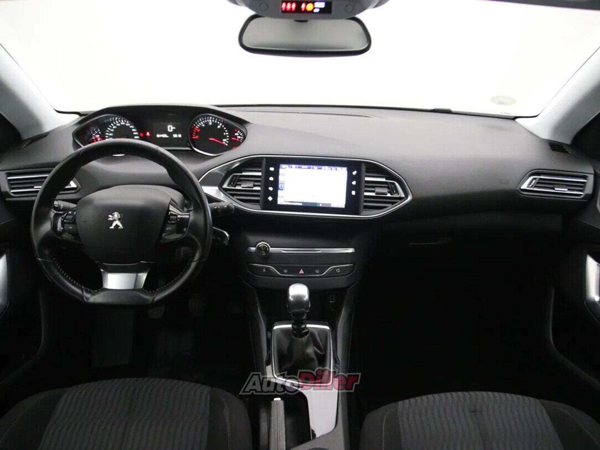 Peugeot 308 Edition 1.6 88kW 2015, kuva 2/10