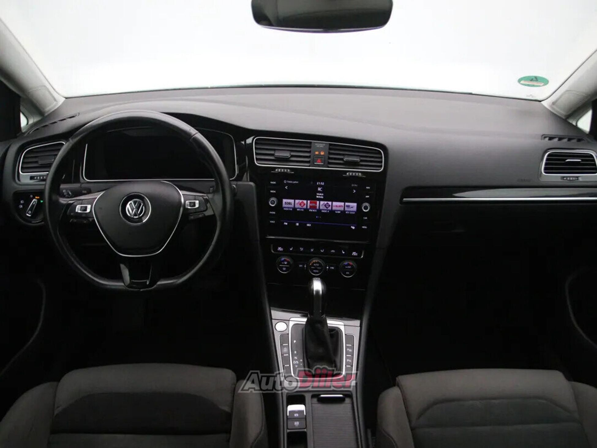 Volkswagen Golf Highline 1.6 85kW 2018, photo 2/10