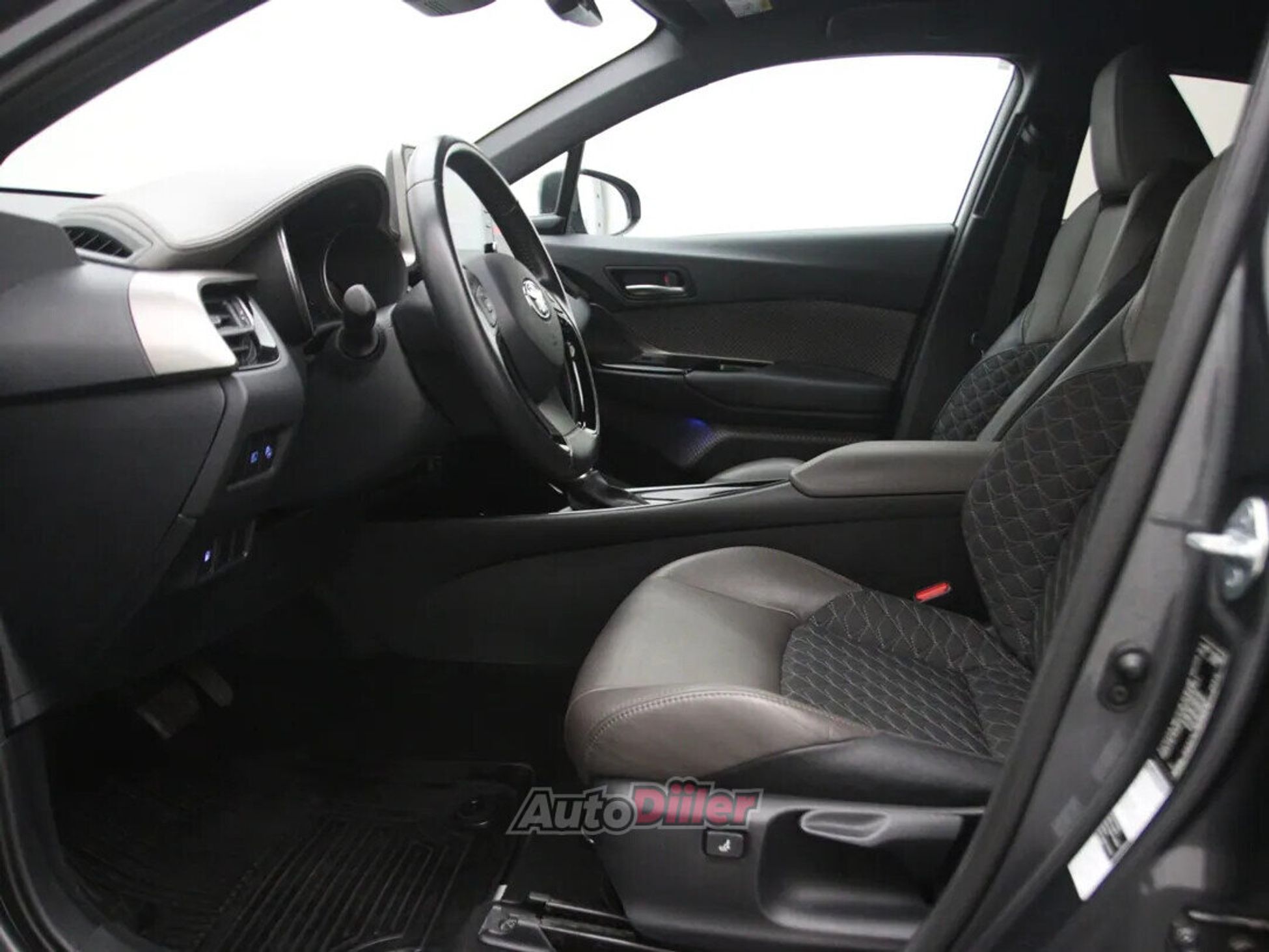 Toyota C-HR Style 1.8 90kW 2021, photo 4/10