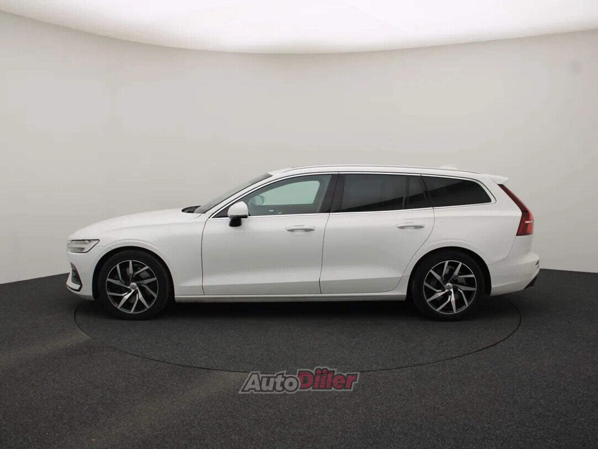 Volvo V60 Momentum 2.0 184kW 2019, photo 6/10