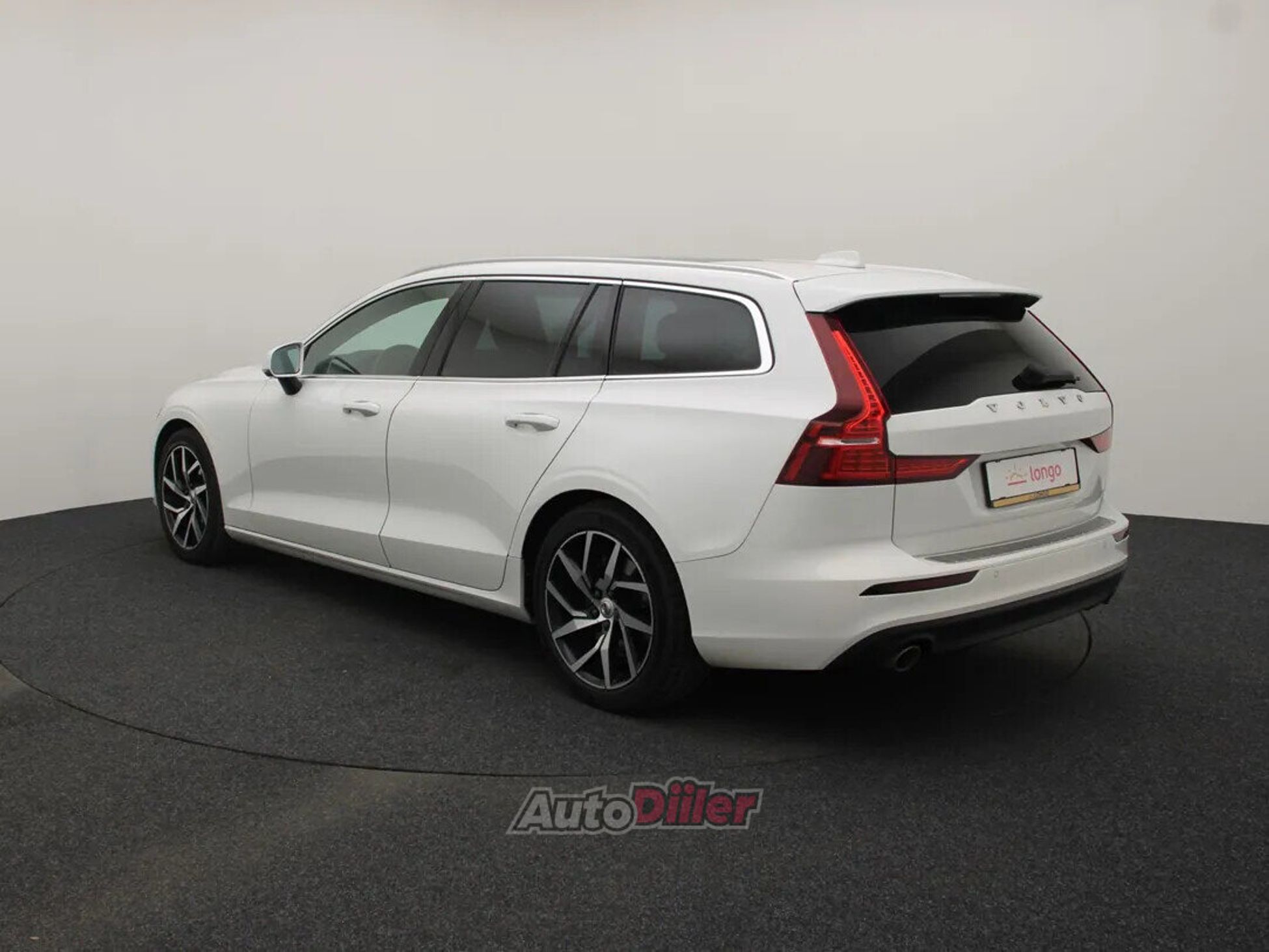 Volvo V60 Momentum 2.0 184kW 2019, photo 7/10