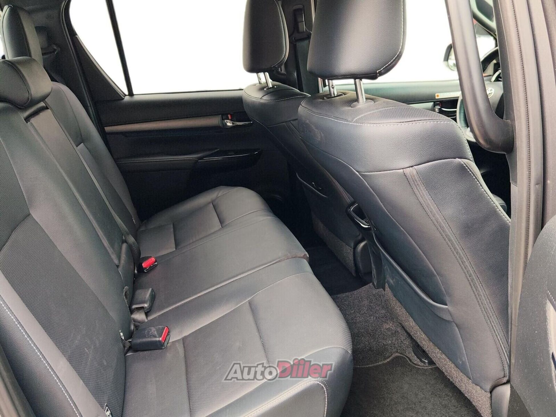 Toyota Hilux Invincible 2.8 150kW 2025, photo 7/10