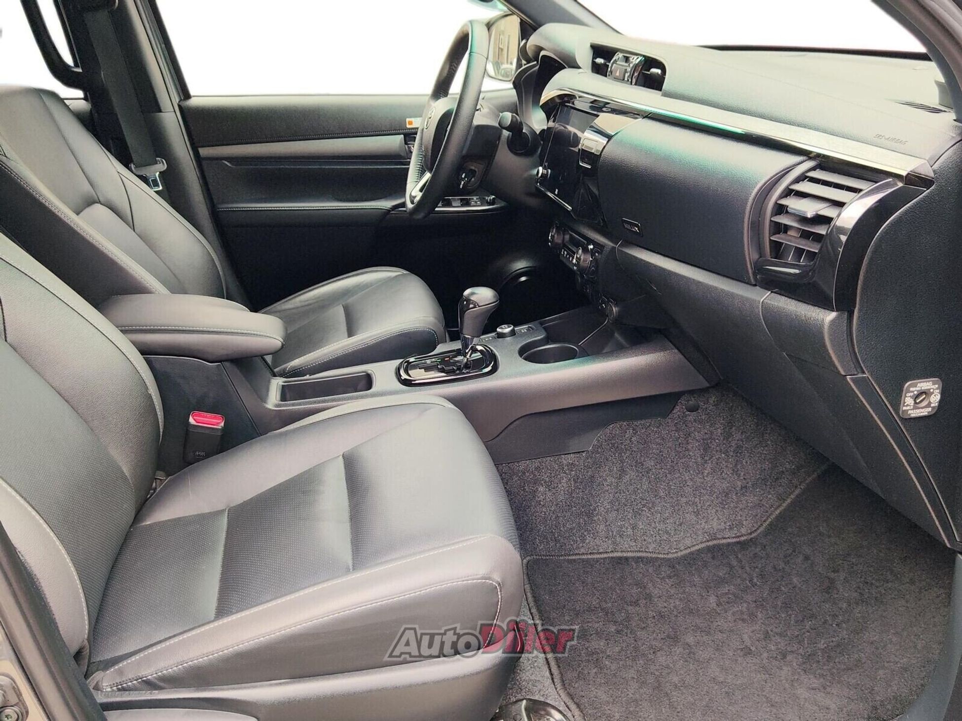 Toyota Hilux Invincible 2.8 150kW 2025, photo 6/10