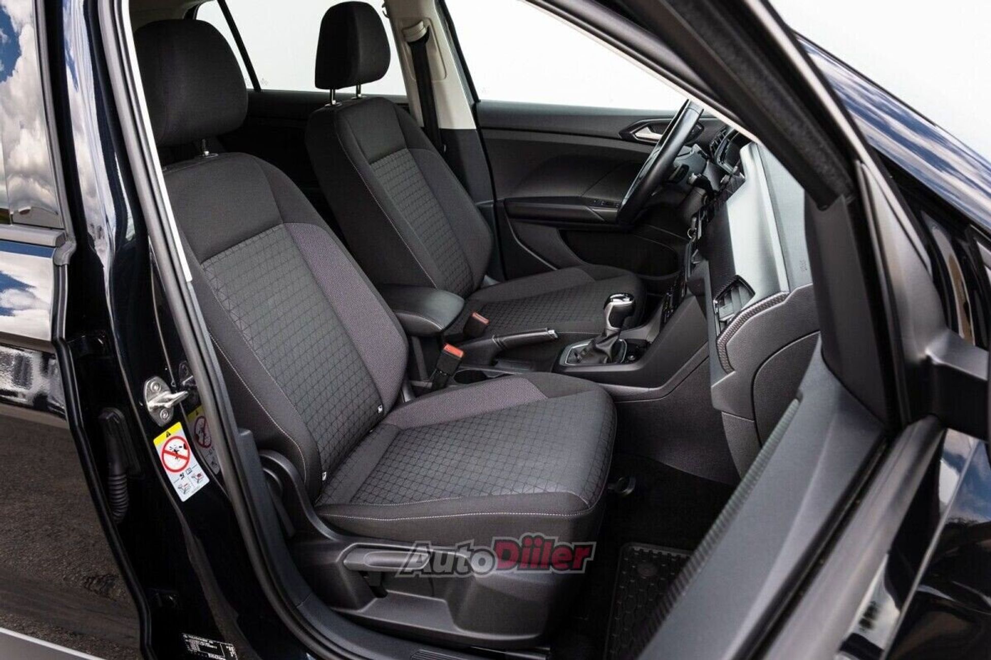 Volkswagen T-Cross 1.0 81kW 2022, photo 6/10