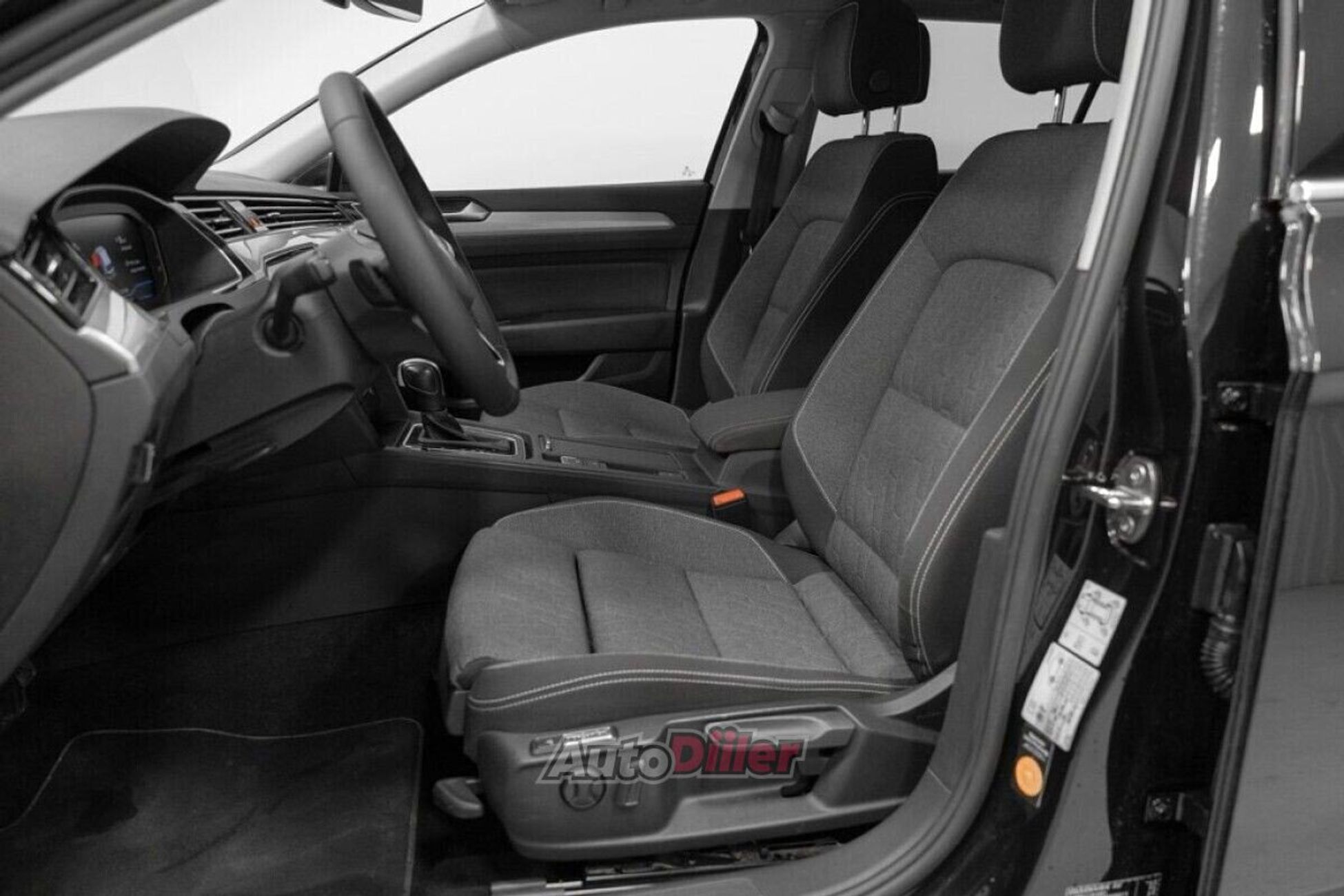 Volkswagen Passat 2.0 110kW 2023, photo 7/10