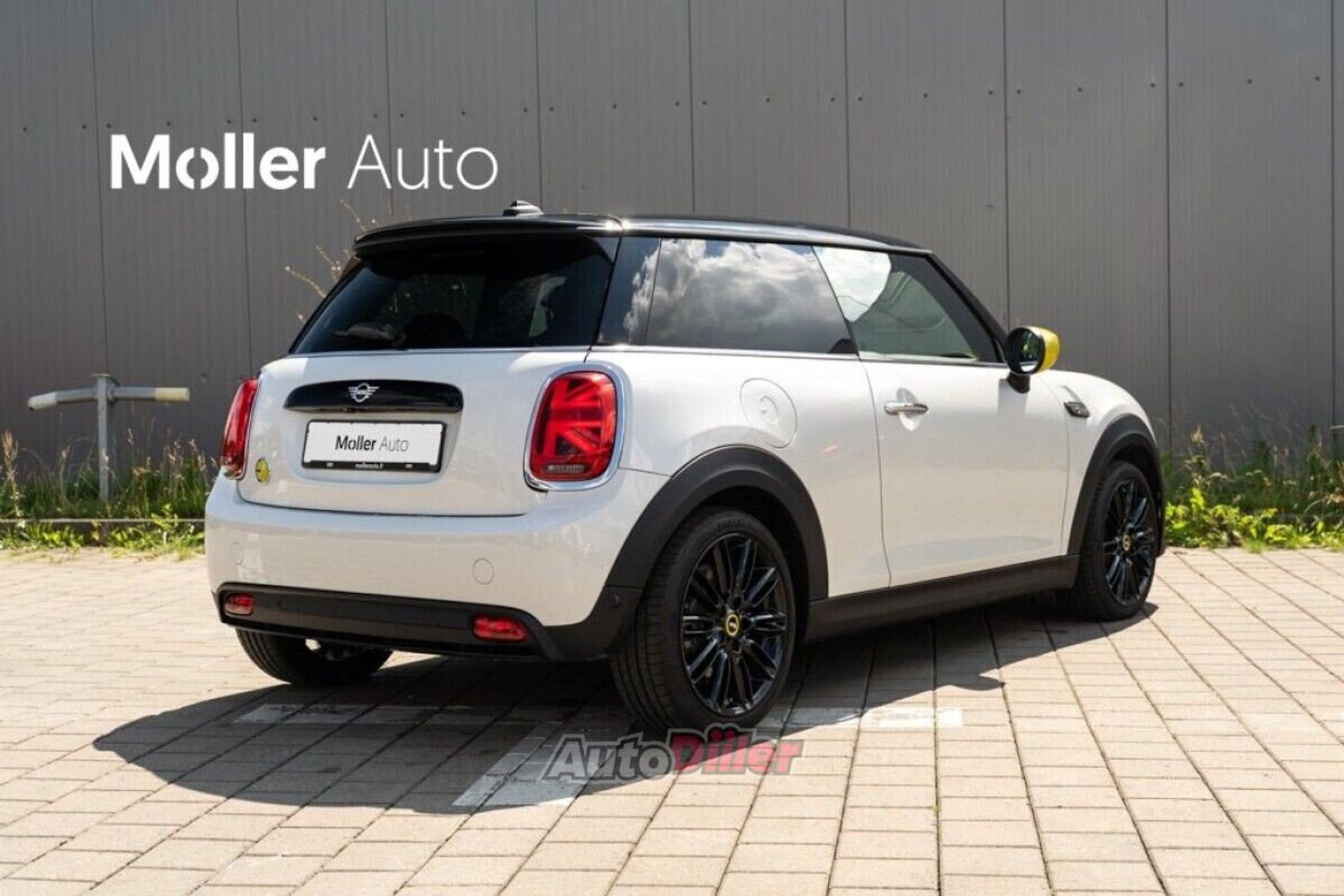 MINI Cooper SE 133kW 2024, photo 6/10