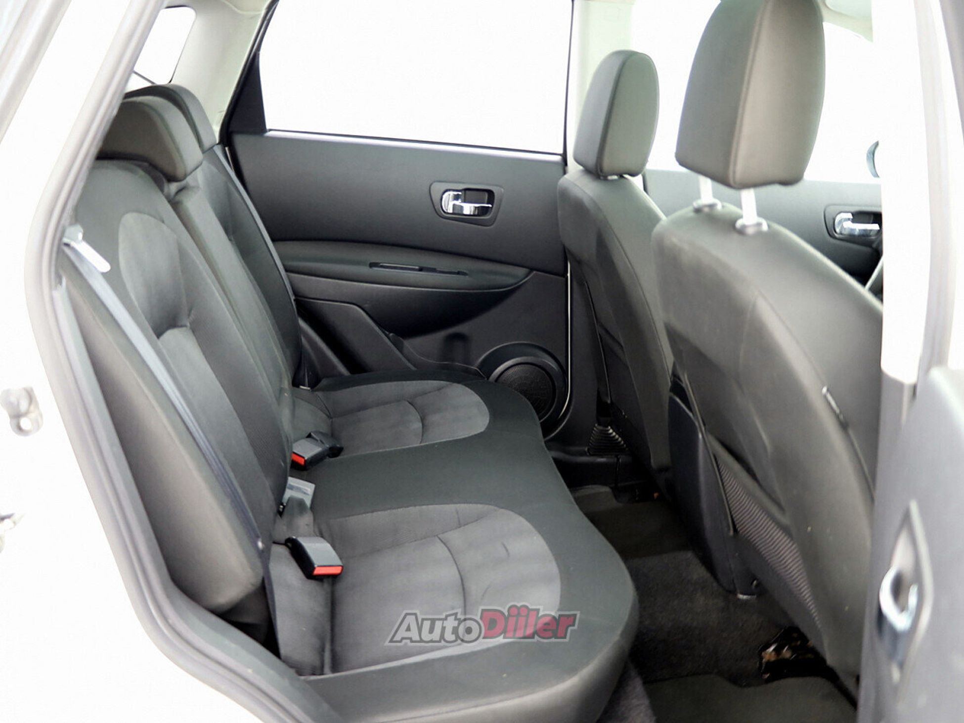 Nissan Qashqai 1.6 84kW 2010, kuva 7/8