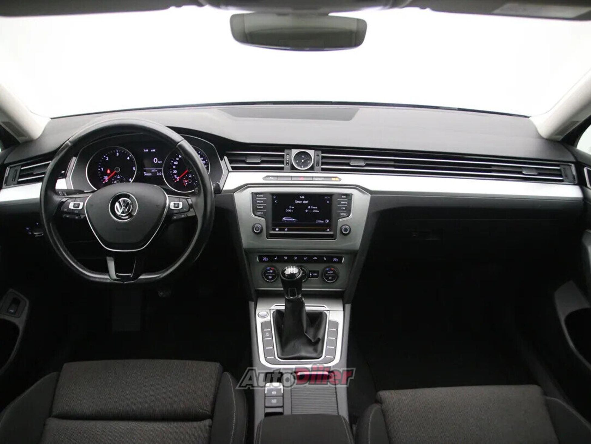 Volkswagen Passat 2015, photo 2/10