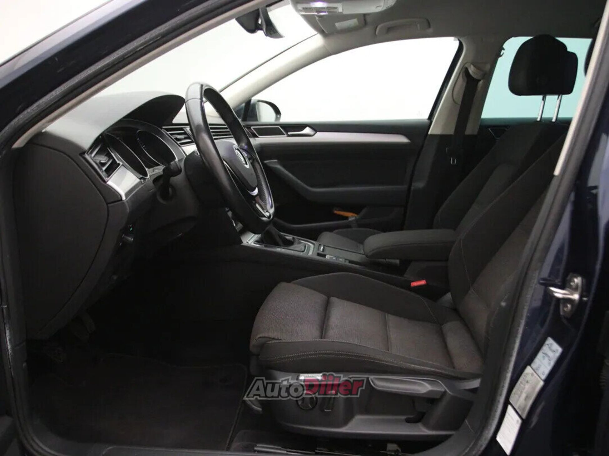 Volkswagen Passat 2015, photo 4/10